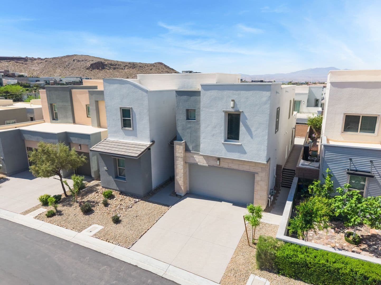 Henderson House: 813 Horizon Canyon Dr