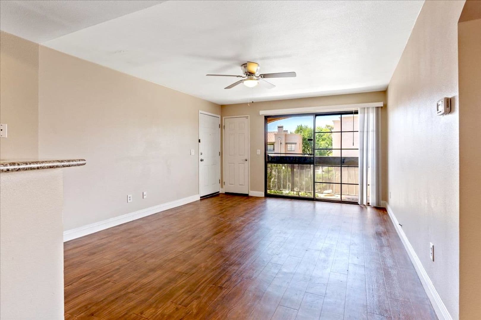 Las Vegas House: 5154 S Jones Blvd #203