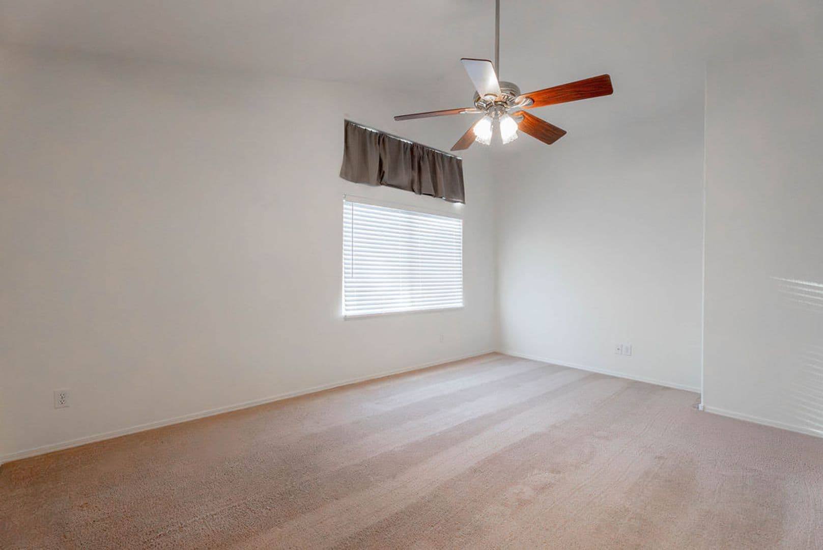 Las Vegas House: 8379 Rockefeller St
