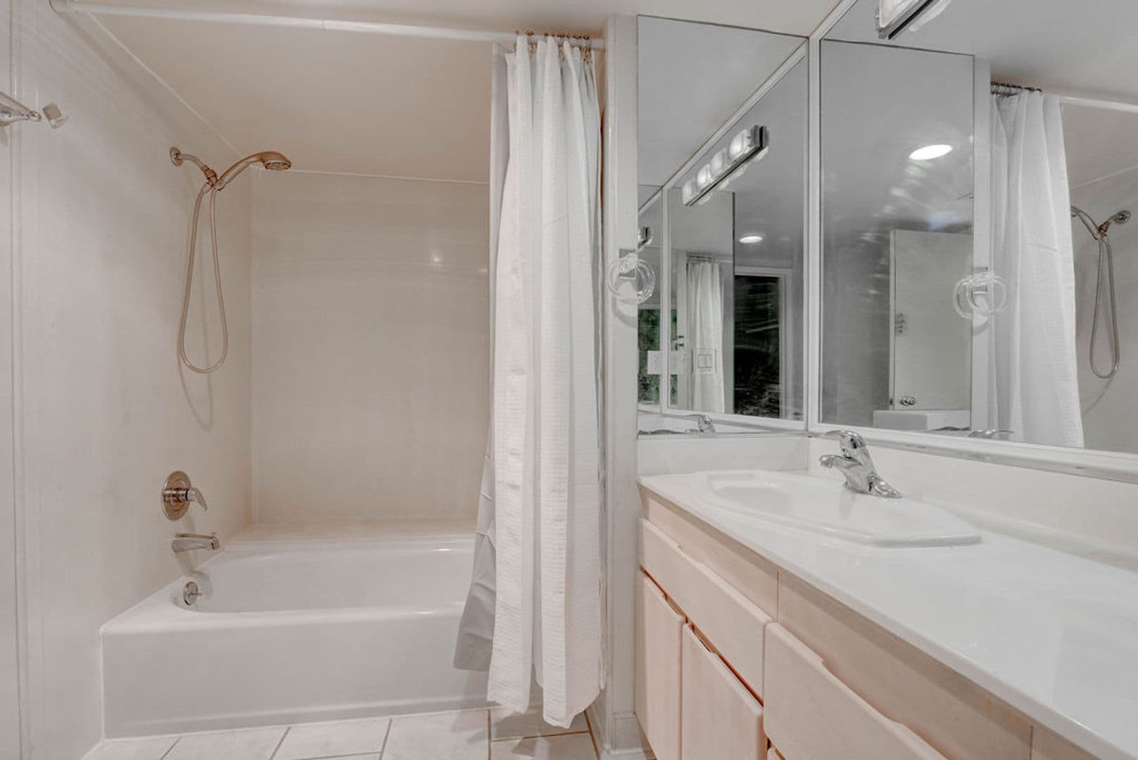 Las Vegas Condo: 3111 Bel Air Drive Apt. 3A