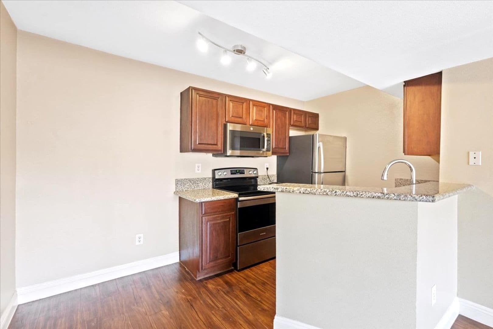 Las Vegas House: 5154 S Jones Blvd #203