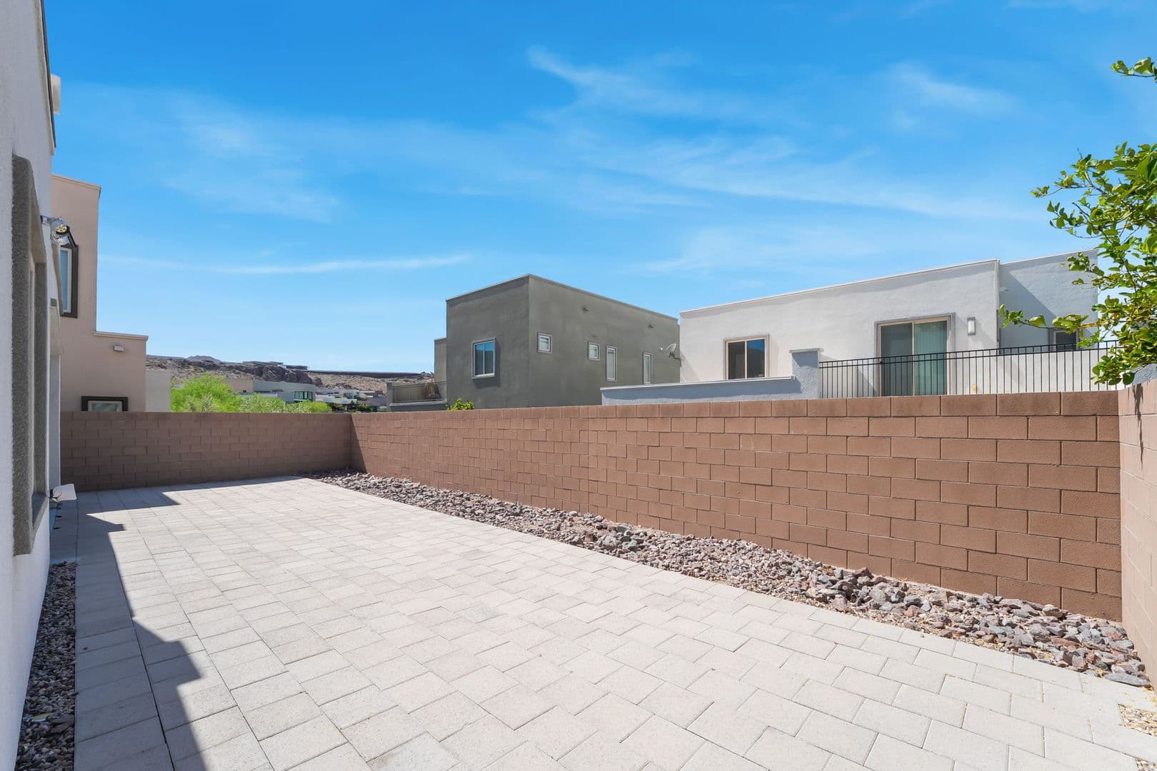Henderson House: 813 Horizon Canyon Dr