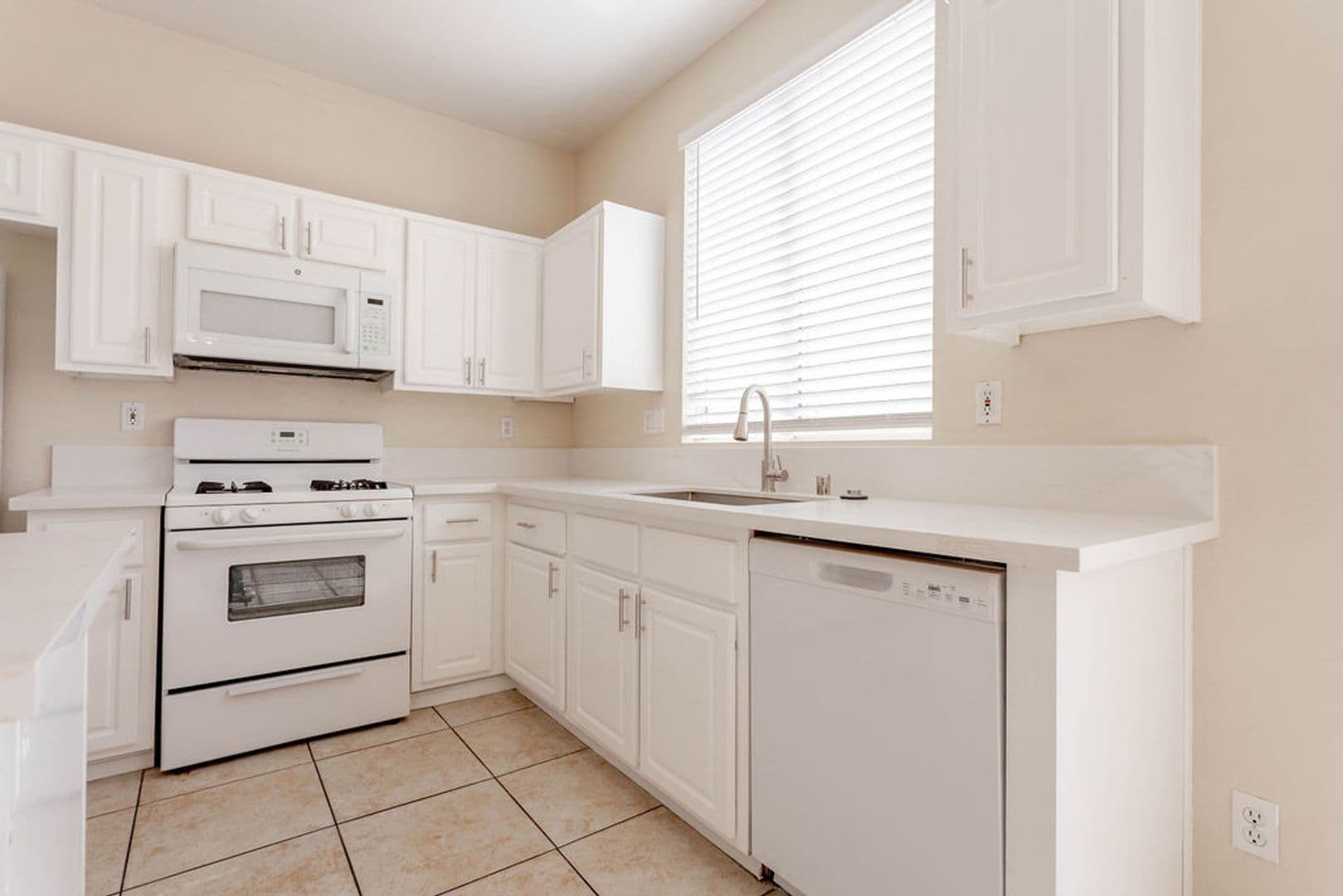 Henderson House: 1407 Hometown Ave