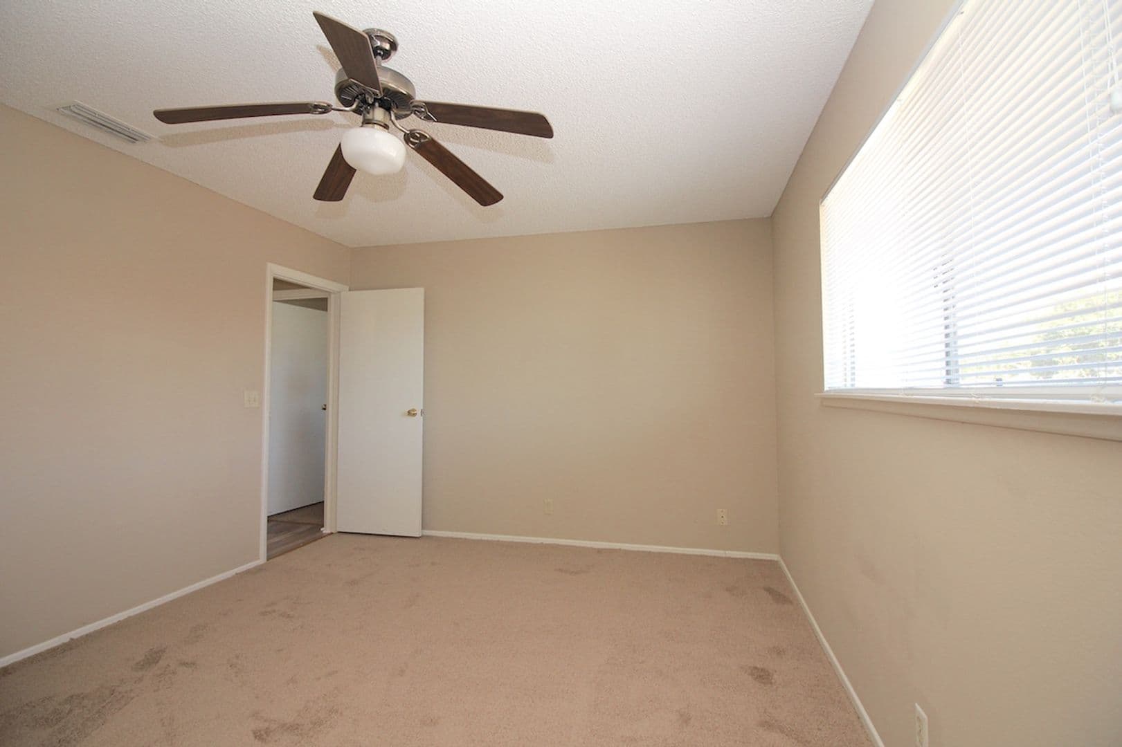 Las Vegas Condo: 1470 Elizabeth Ave #4