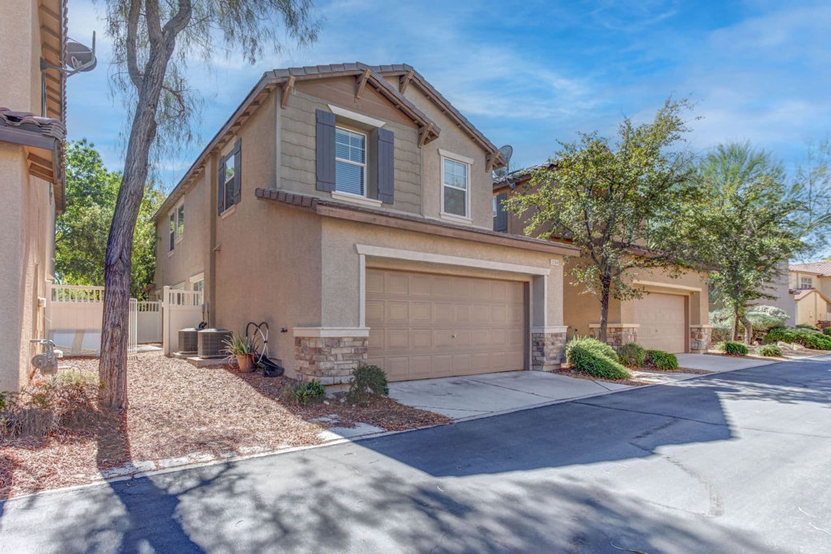 Henderson House: 3164 Degas Tapestry Ave