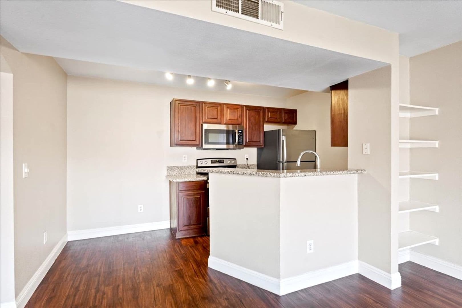 Las Vegas House: 5154 S Jones Blvd #203