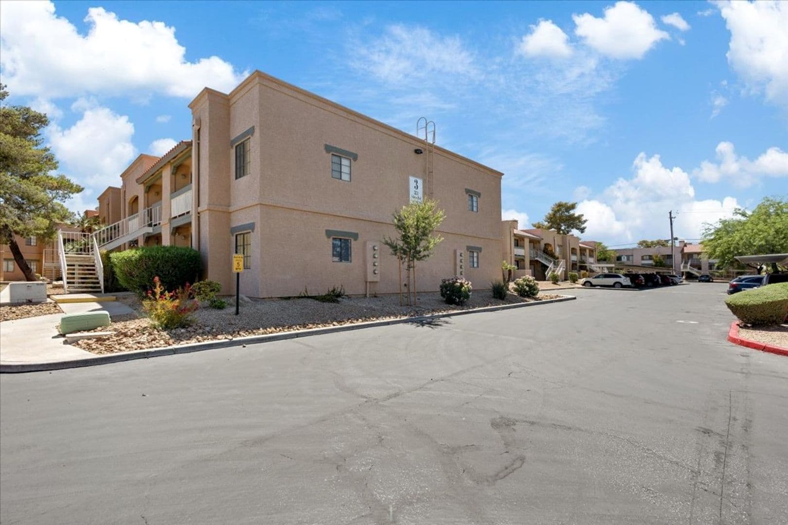 Las Vegas House: 5154 S Jones Blvd #203