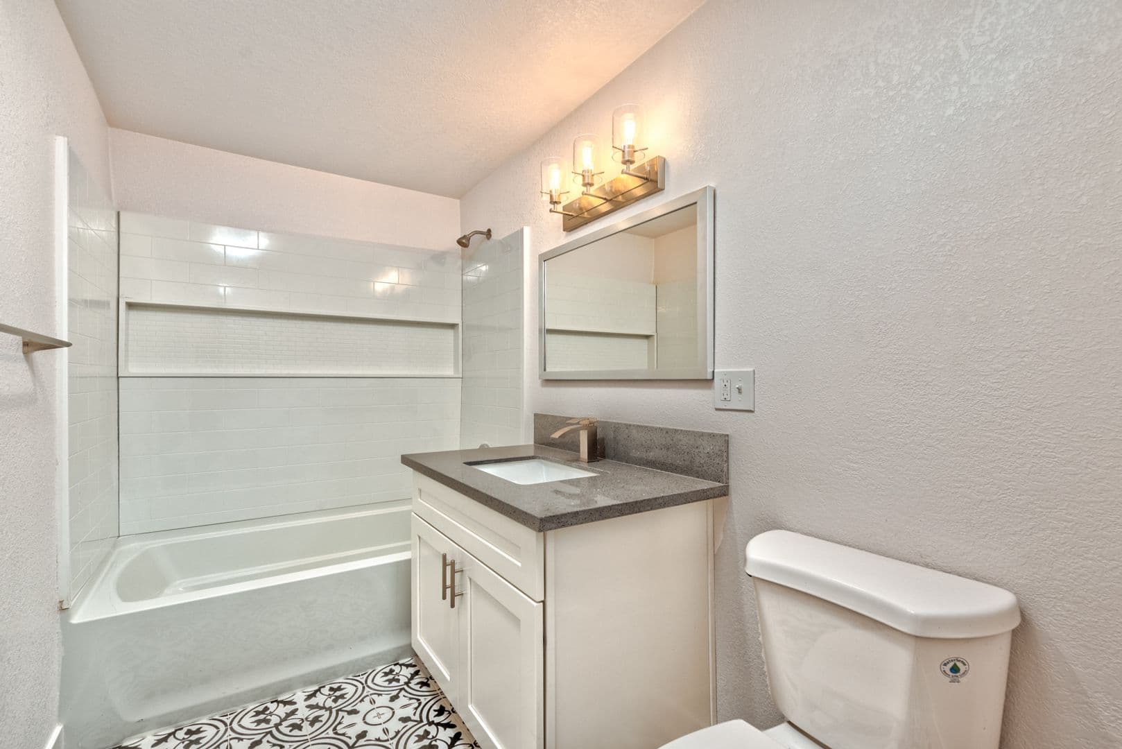 Henderson Apartment: 342 S Water St