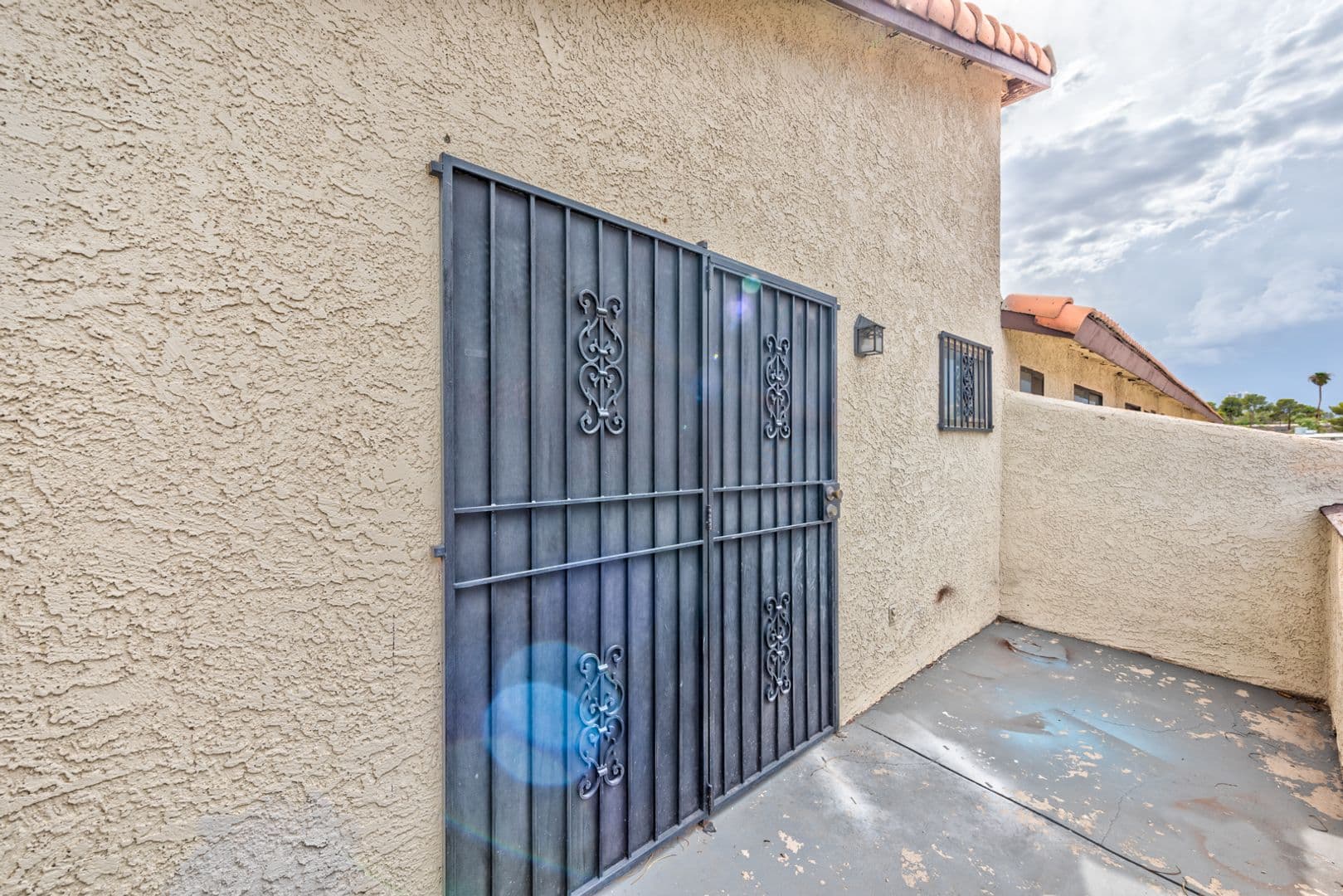 Las Vegas House: 2080 Karen Ave - B63
