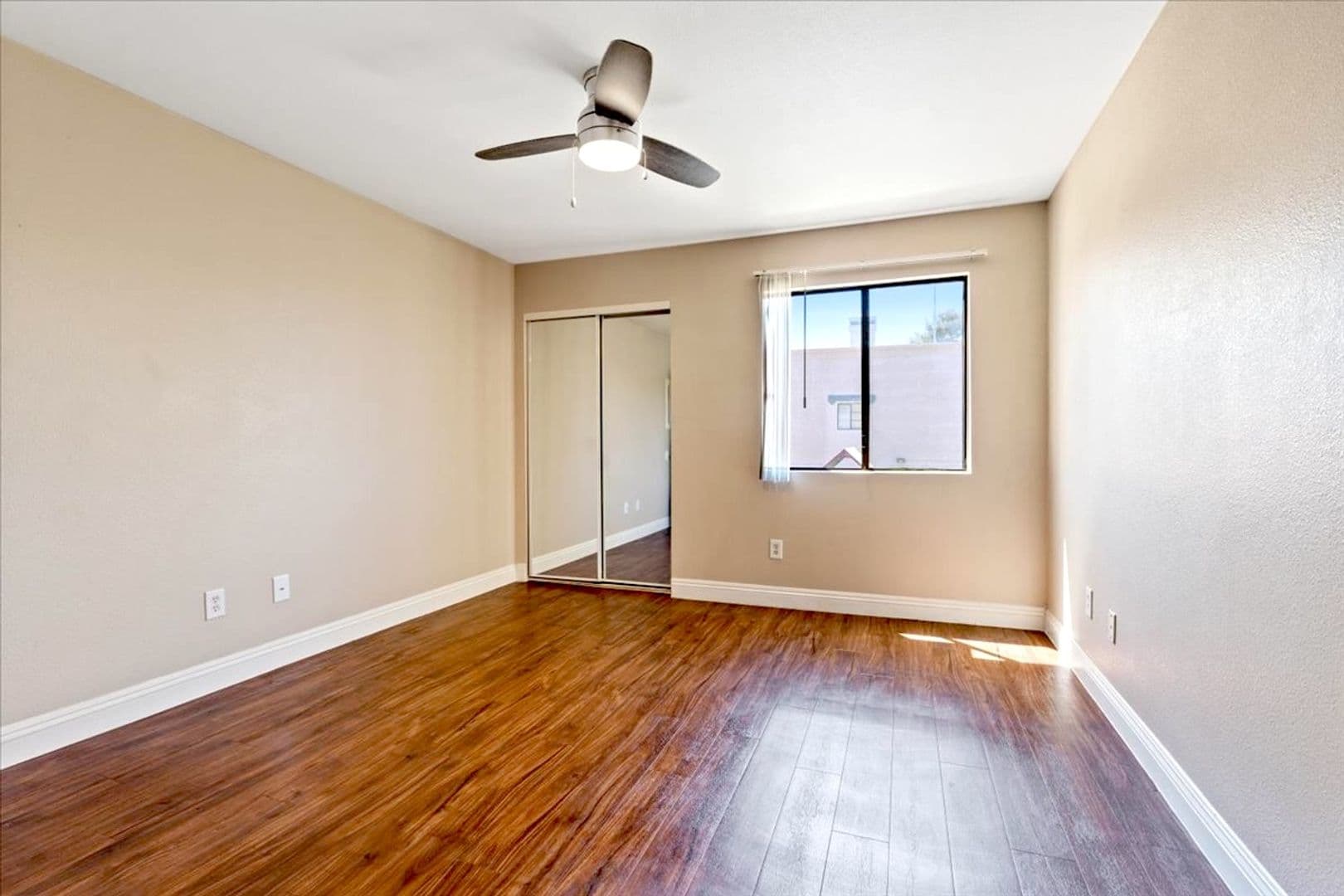 Las Vegas House: 5154 S Jones Blvd #203