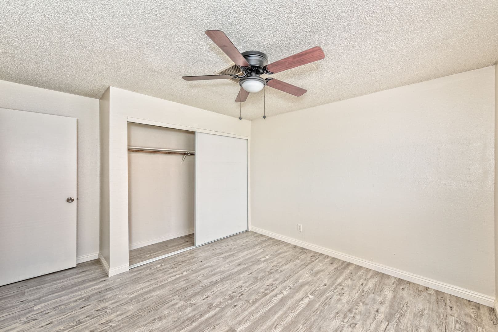 Las Vegas House: 2080 Karen Ave - B63