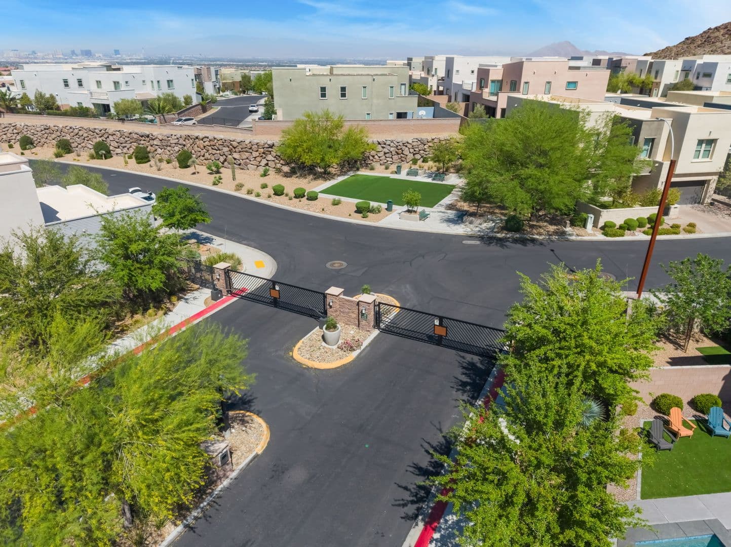 Henderson House: 813 Horizon Canyon Dr