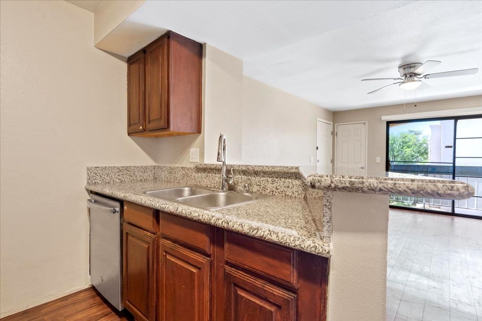 Las Vegas House: 5154 S Jones Blvd #203