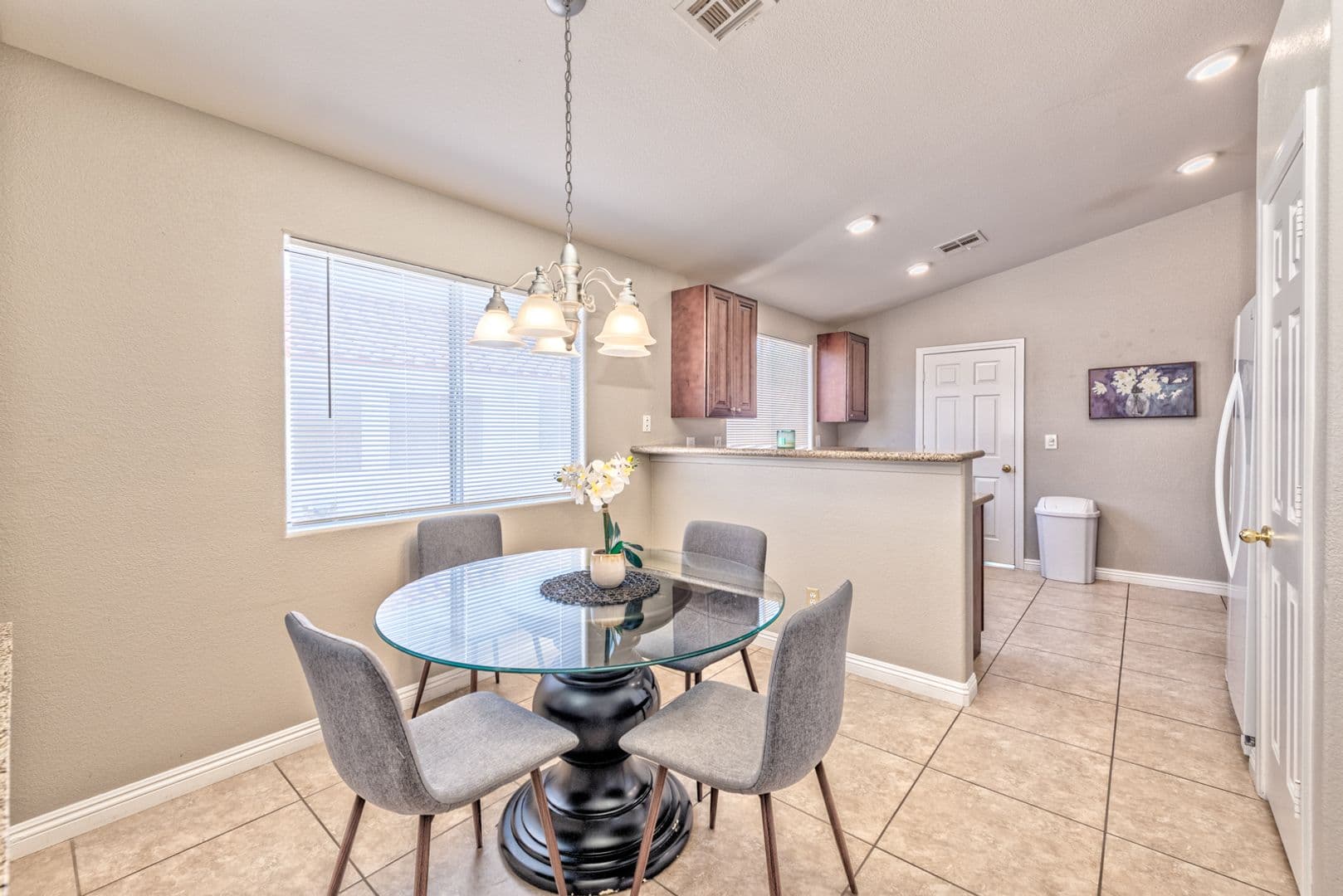 Henderson House: 2146 Sunset Vista Ave