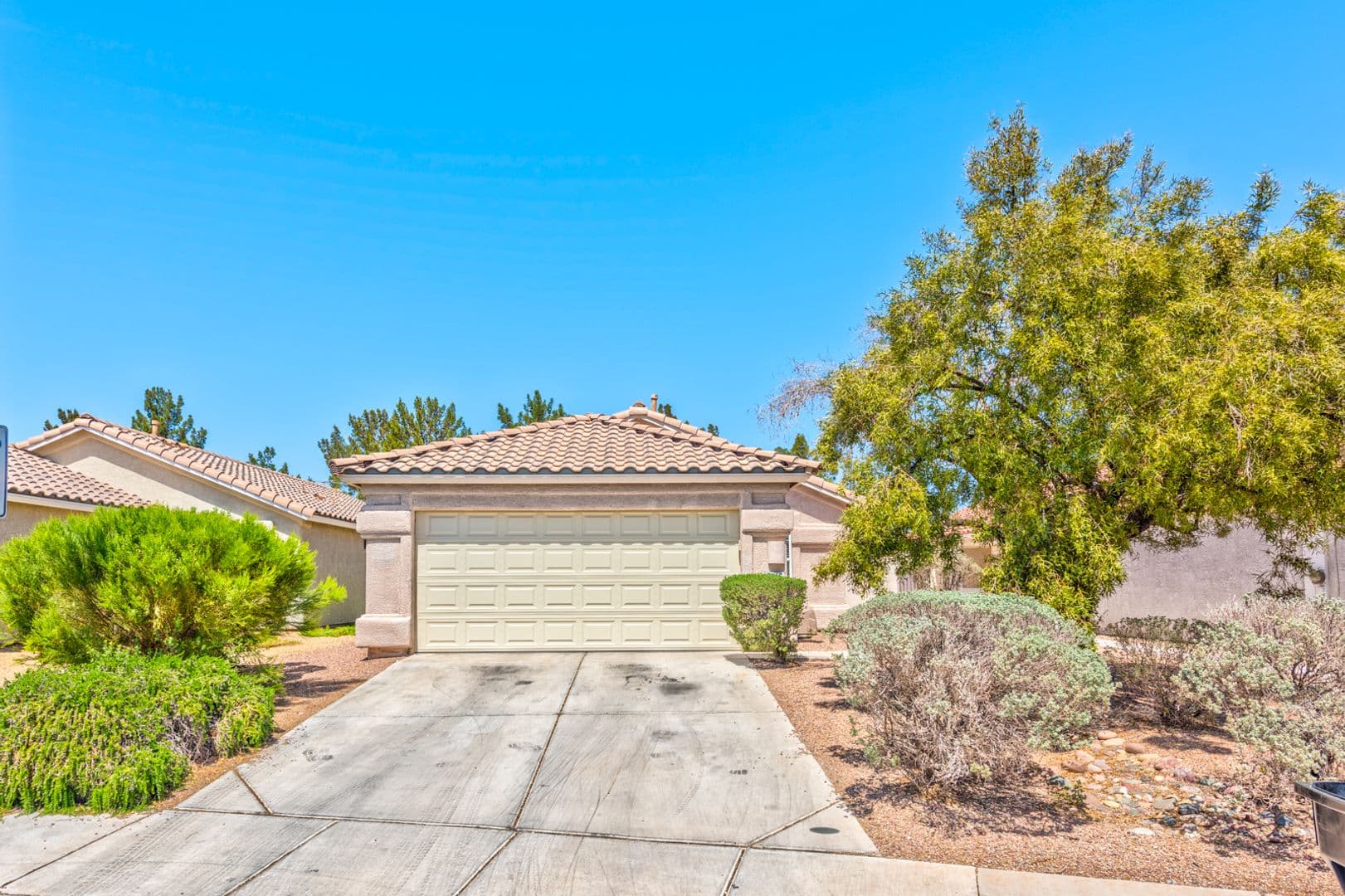 Henderson House: 2146 Sunset Vista Ave