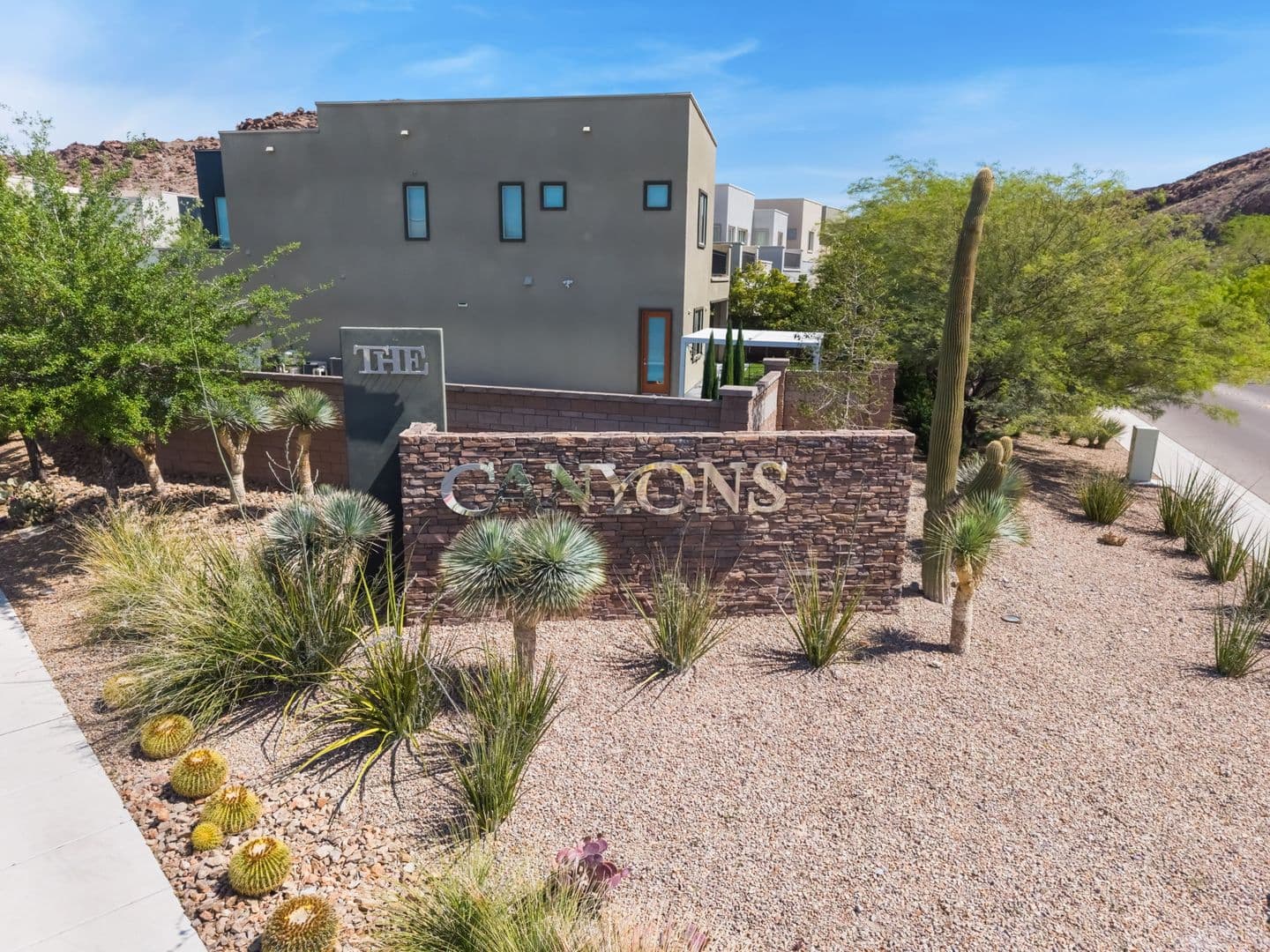 Henderson House: 813 Horizon Canyon Dr