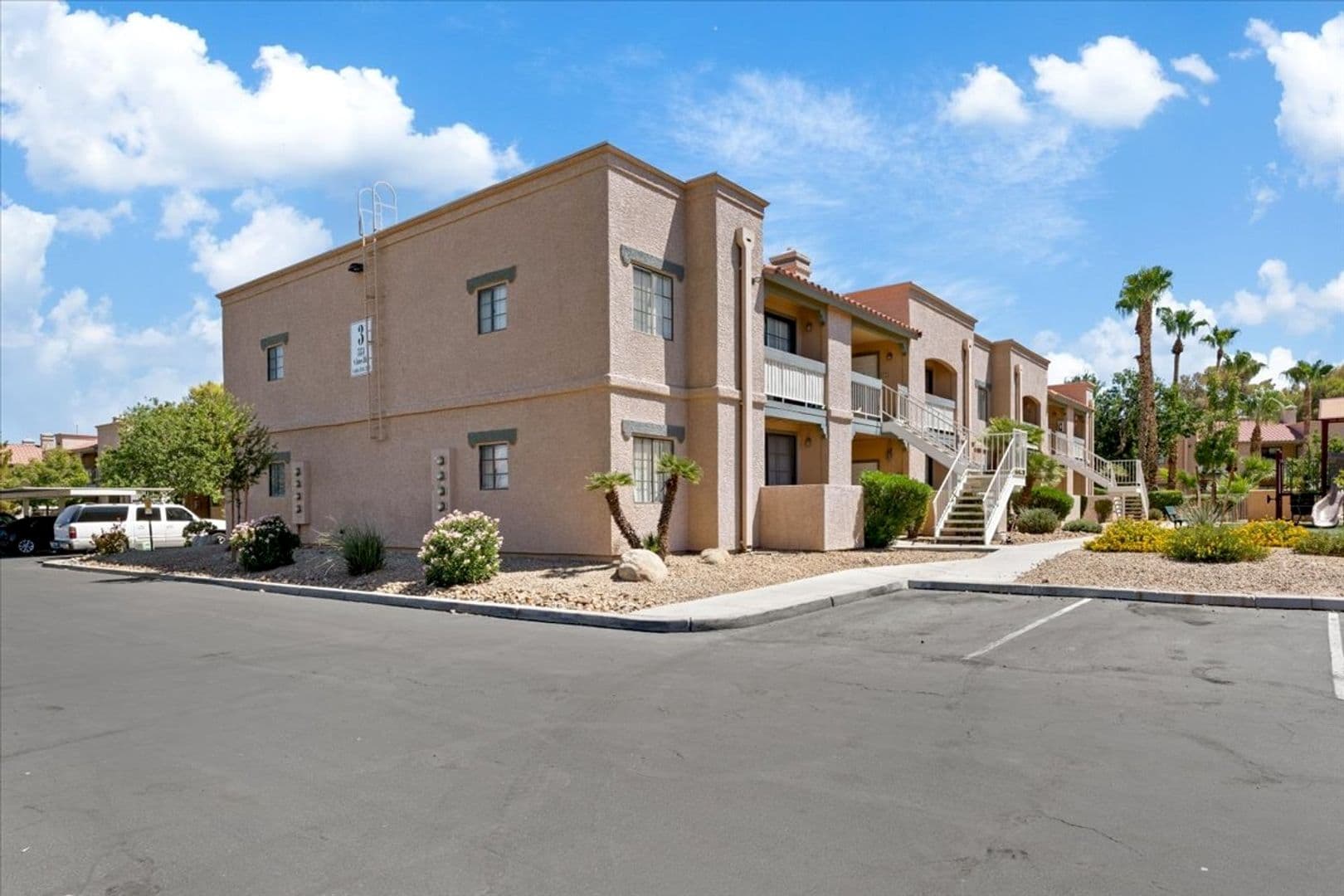 Las Vegas House: 5154 S Jones Blvd #203