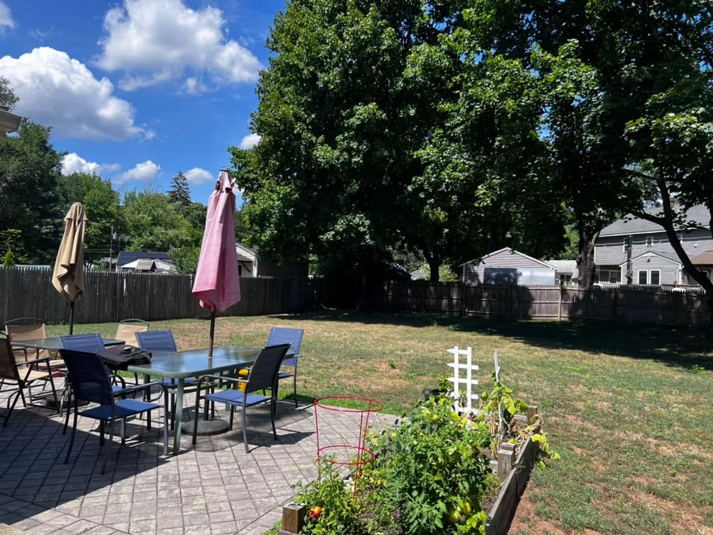 East Haven House: 31 Hellstrom Rd