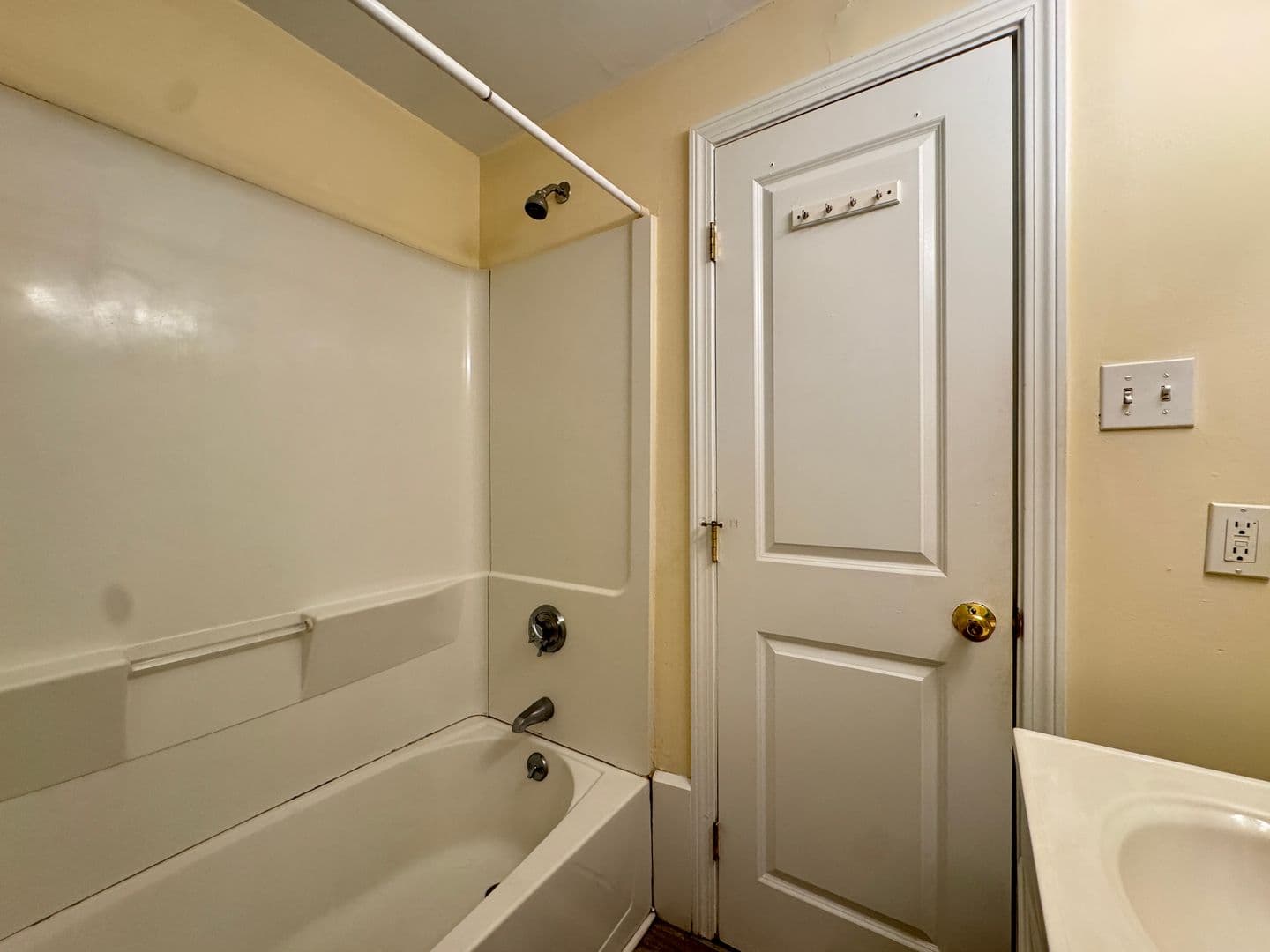West Haven Townhome: 39 Savin Ct