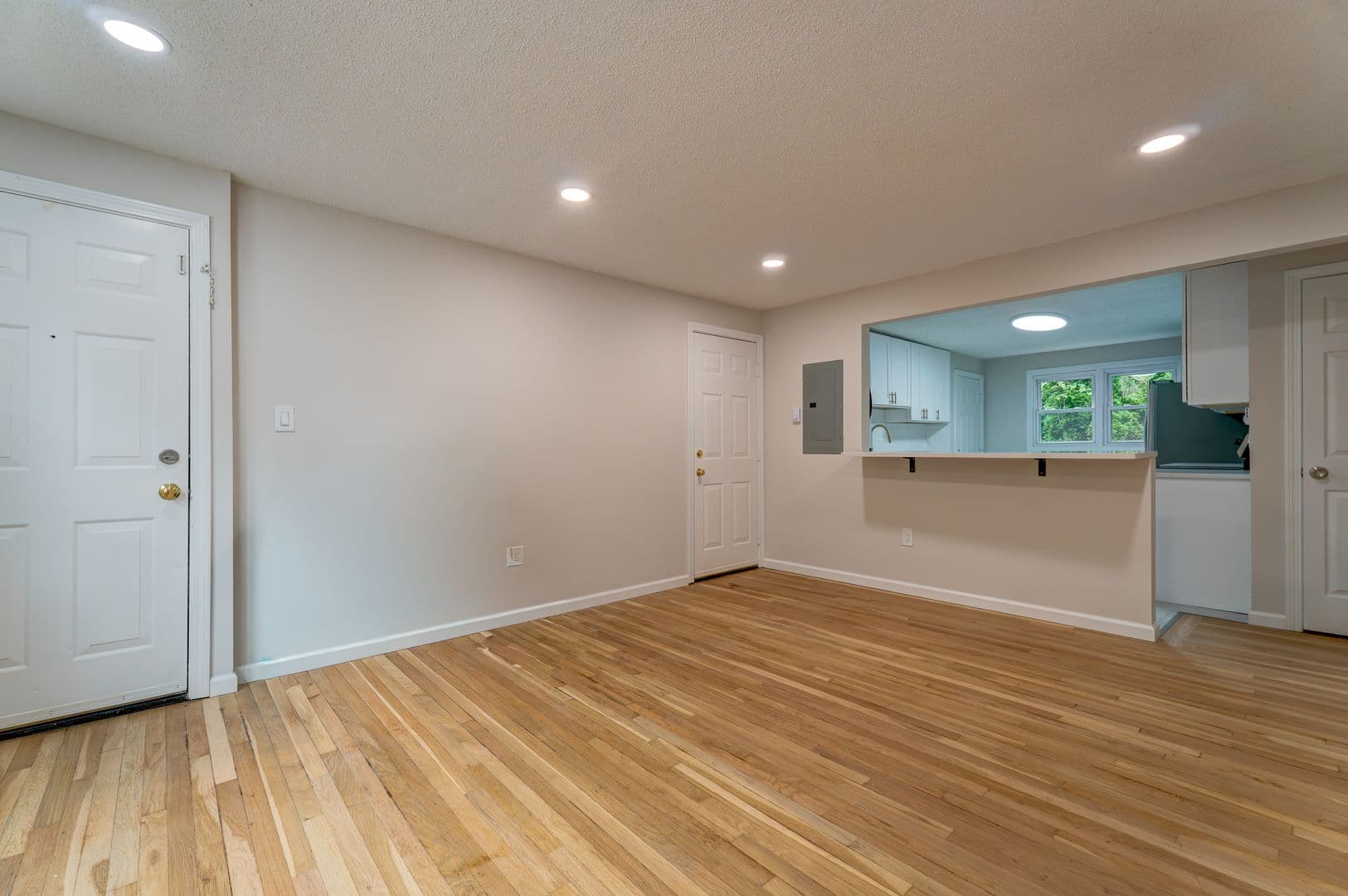 Clinton Apartment: 40-44 W Main St