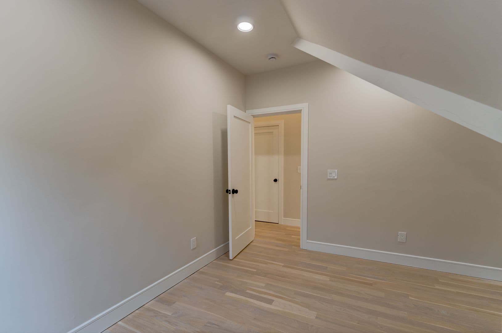 New Haven Apartment: 123 Winchester