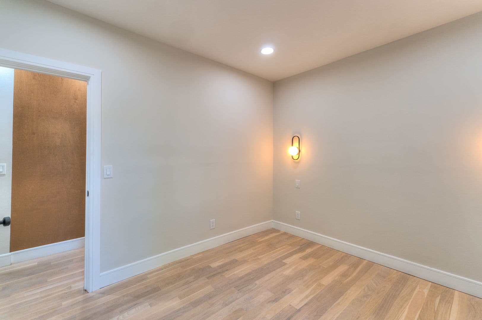New Haven Apartment: 123 Winchester