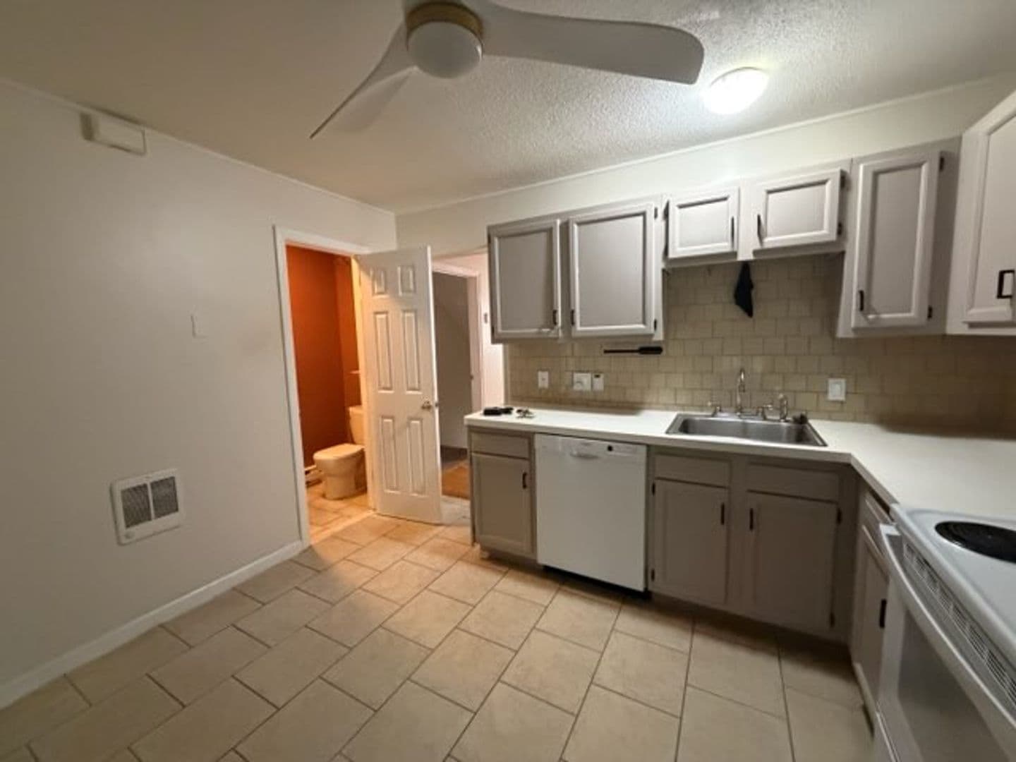 Meriden Condo: 181 Hicks St
