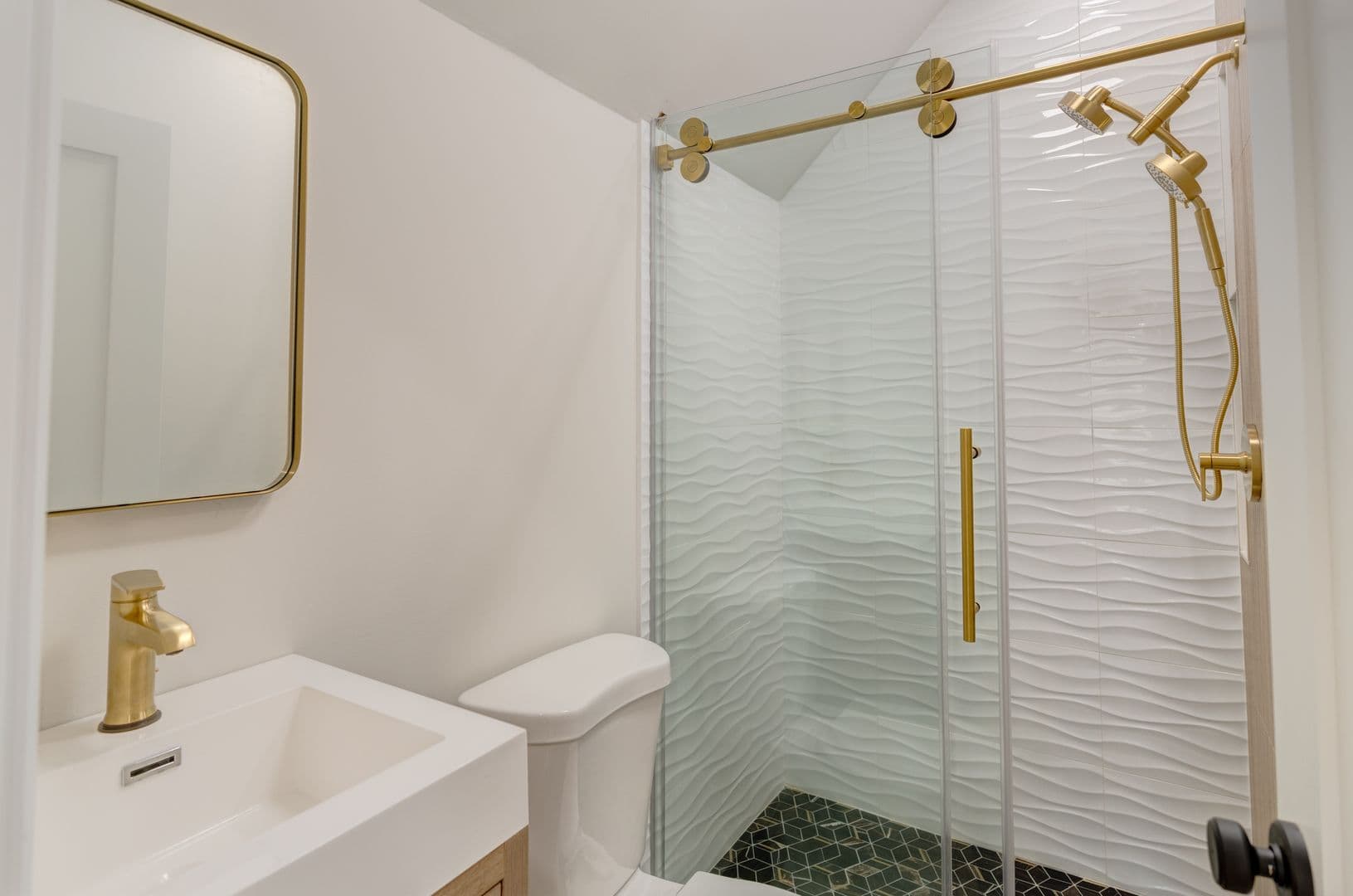New Haven Apartment: 123 Winchester