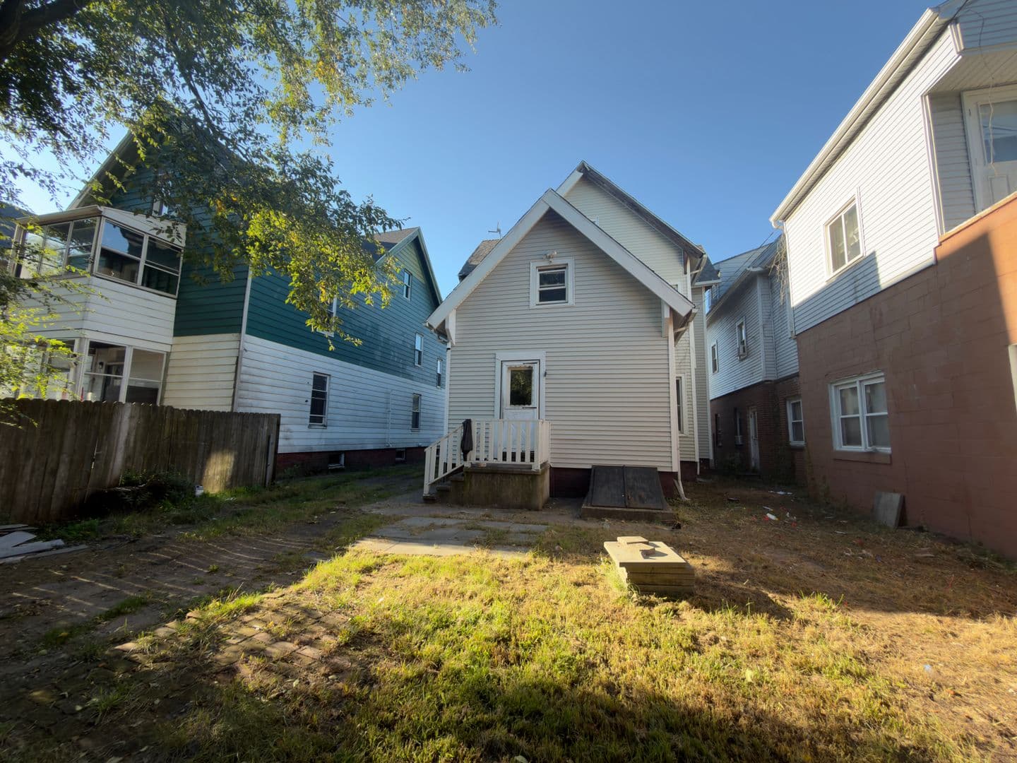 New Haven House: 1241 State Street
