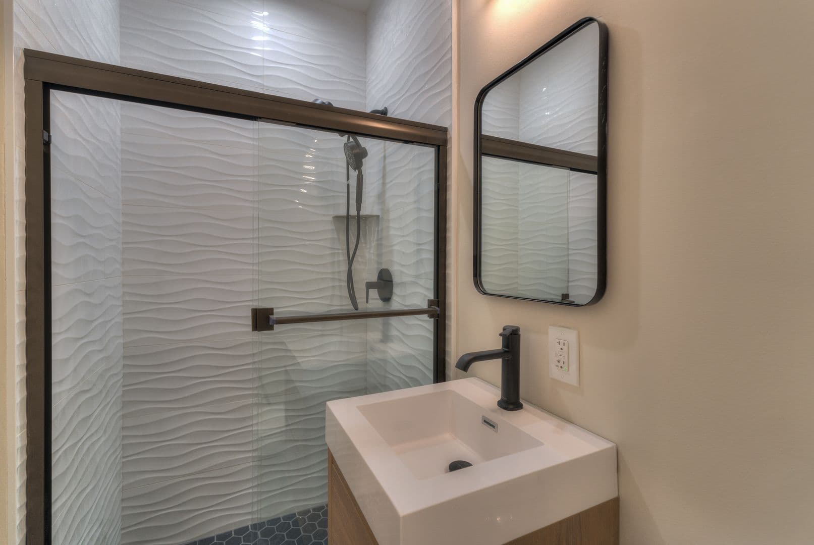 New Haven Apartment: 123 Winchester