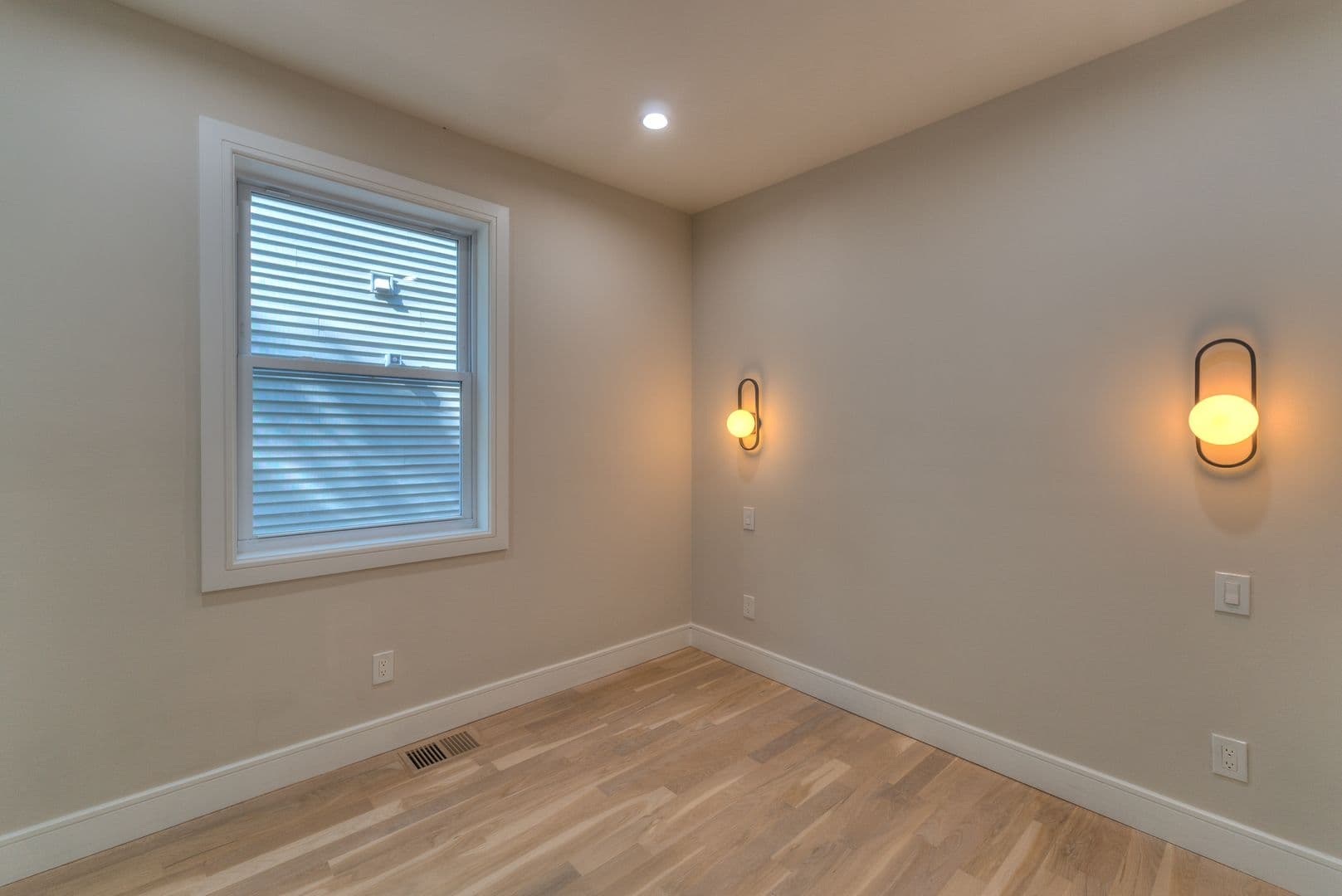 New Haven Apartment: 123 Winchester