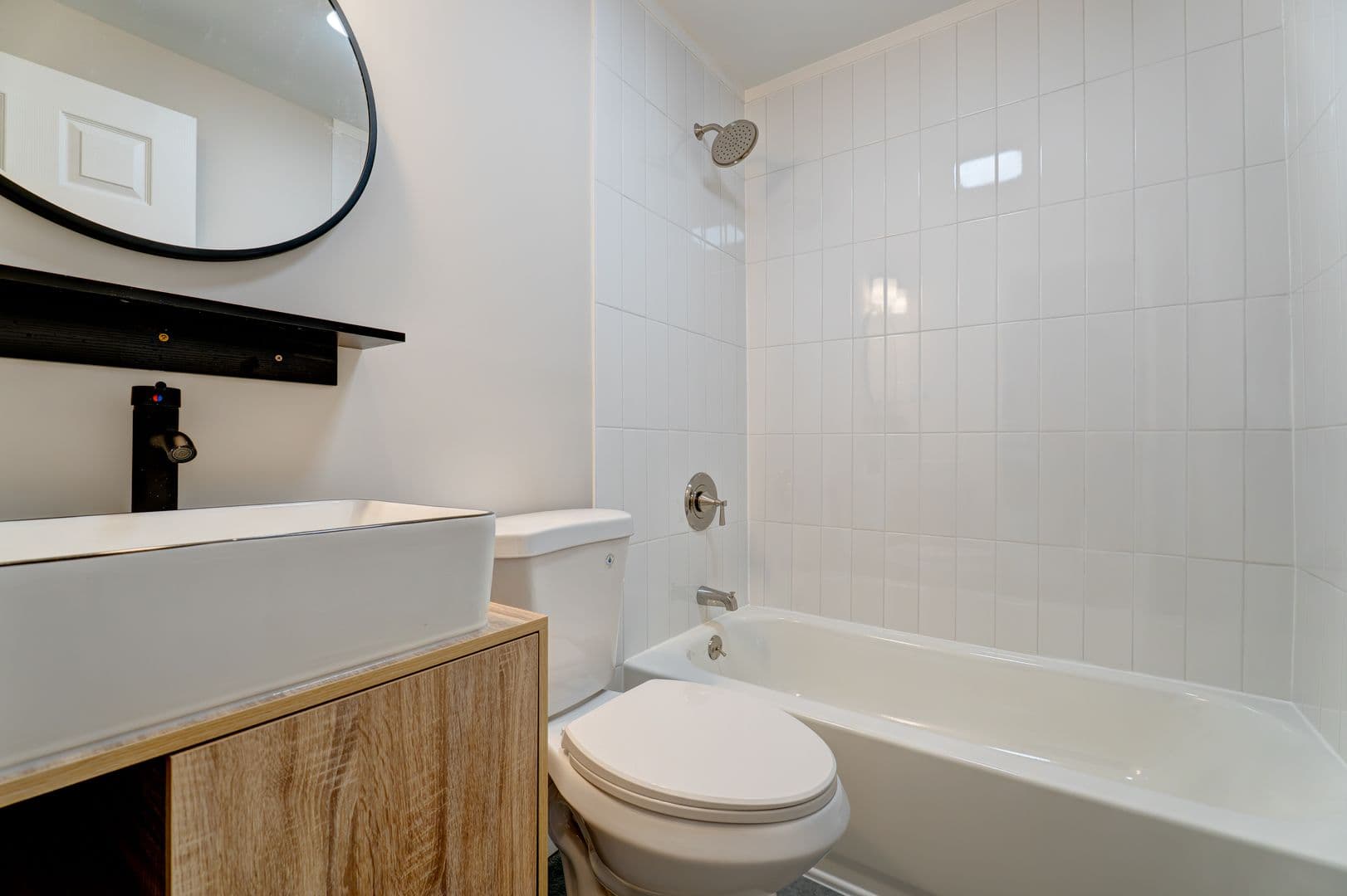 Clinton Apartment: 40-44 W Main St