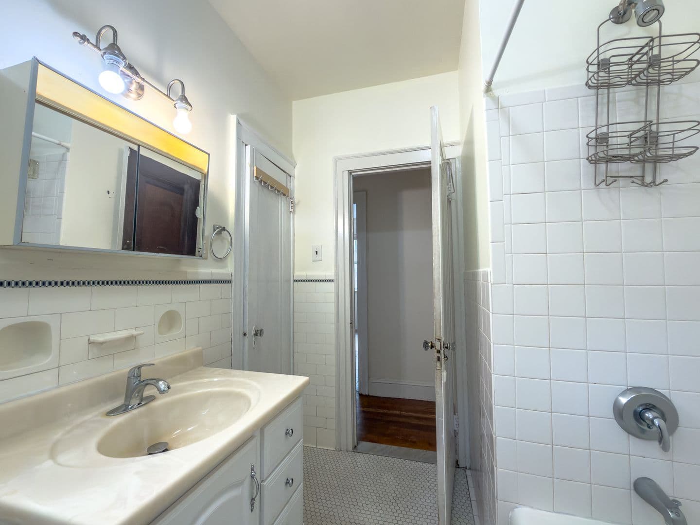 New Haven, Apartment: 27-29 Cottage Street