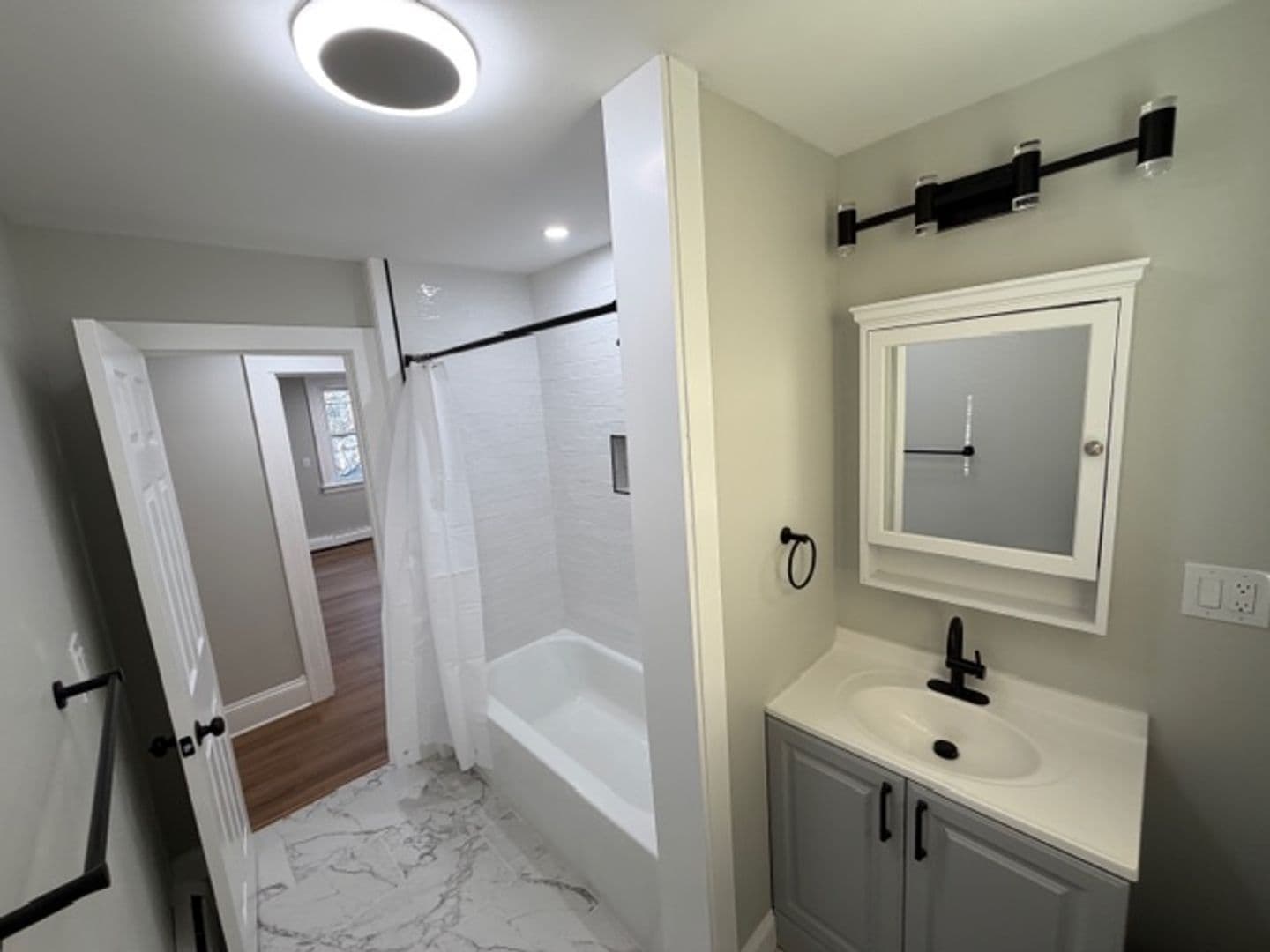 County Apartment: New Haven