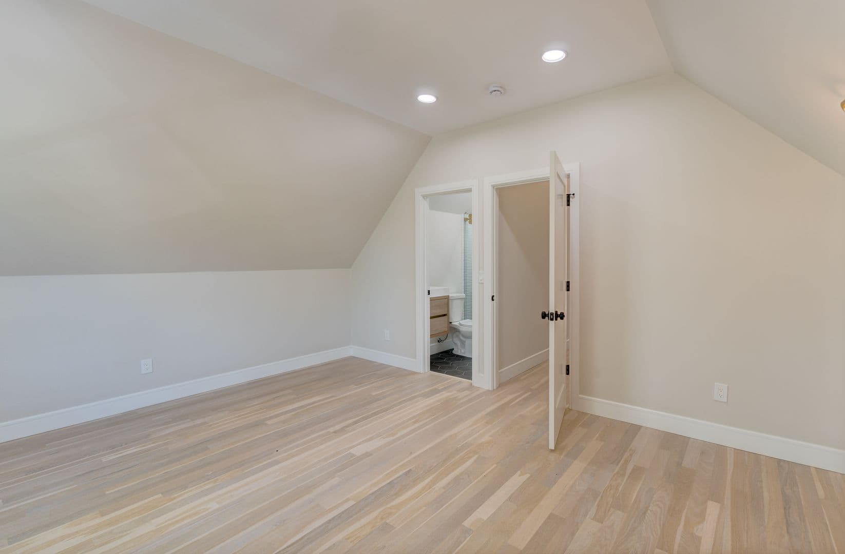 New Haven Apartment: 123 Winchester