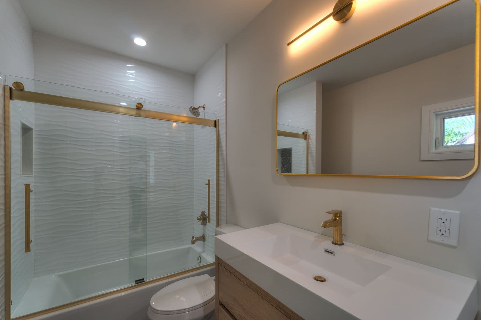 New Haven Apartment: 123 Winchester