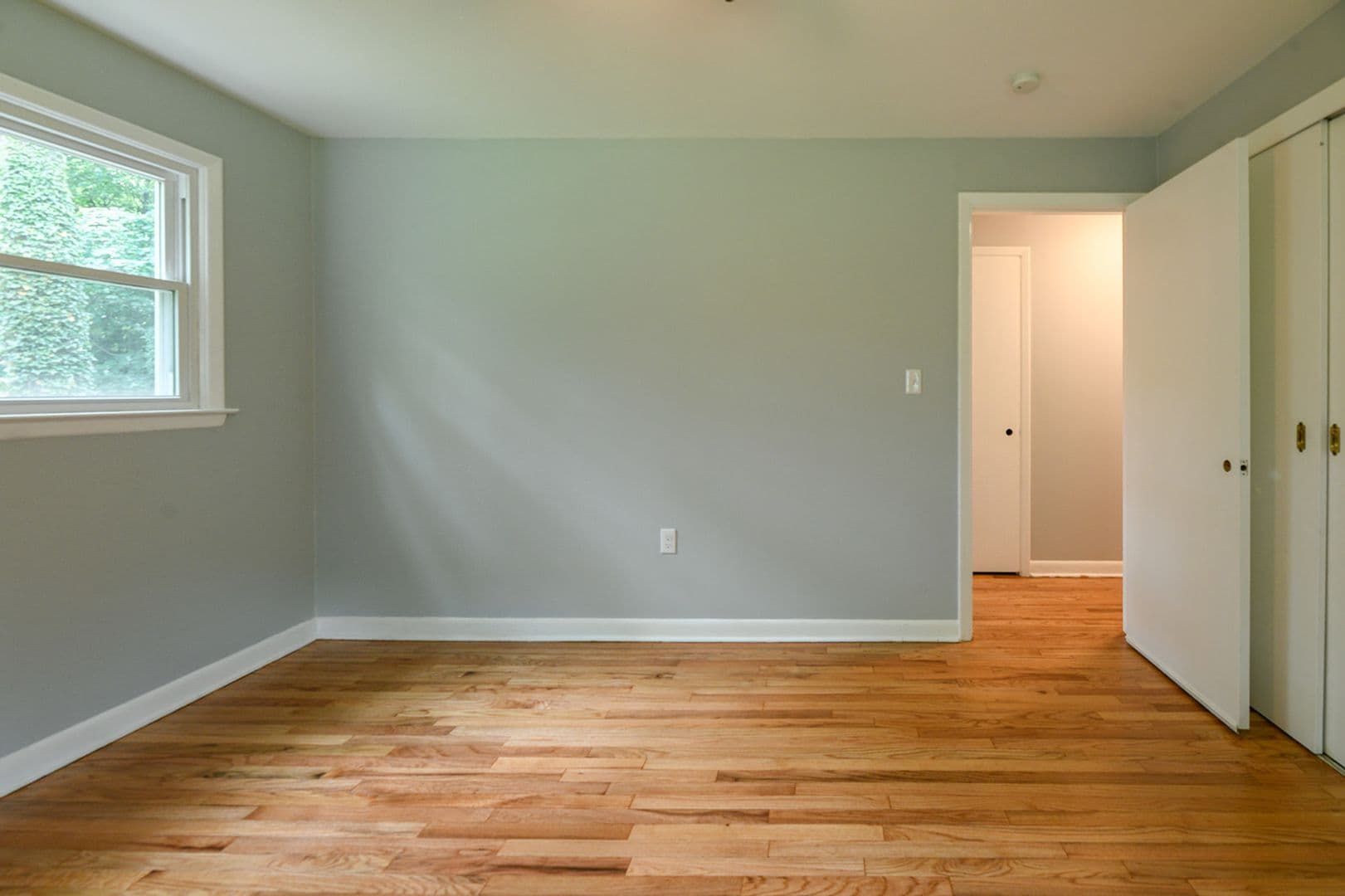 Hamden House: 95 Riverside Drive