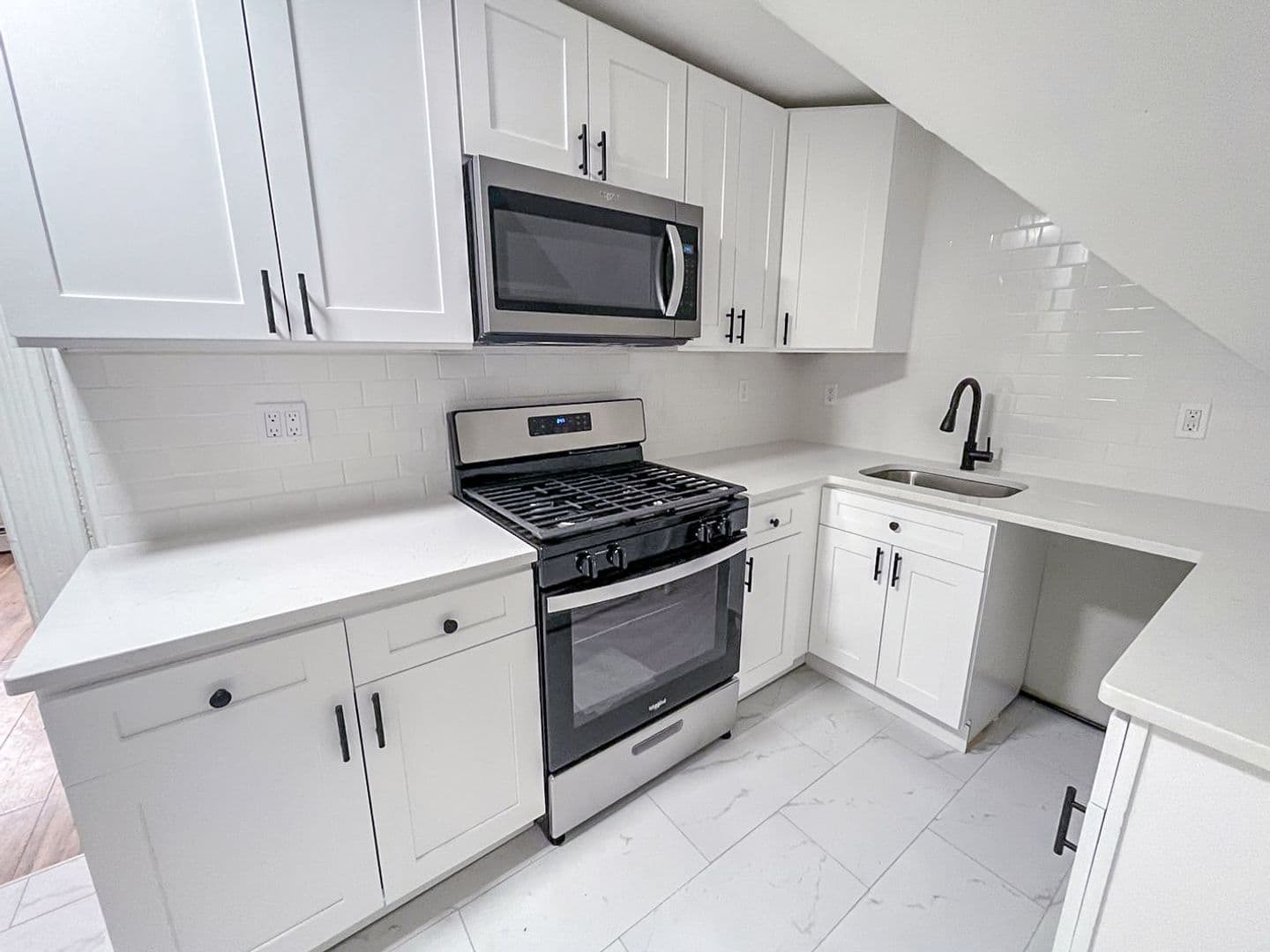 New Haven Apartment: 817 State Street