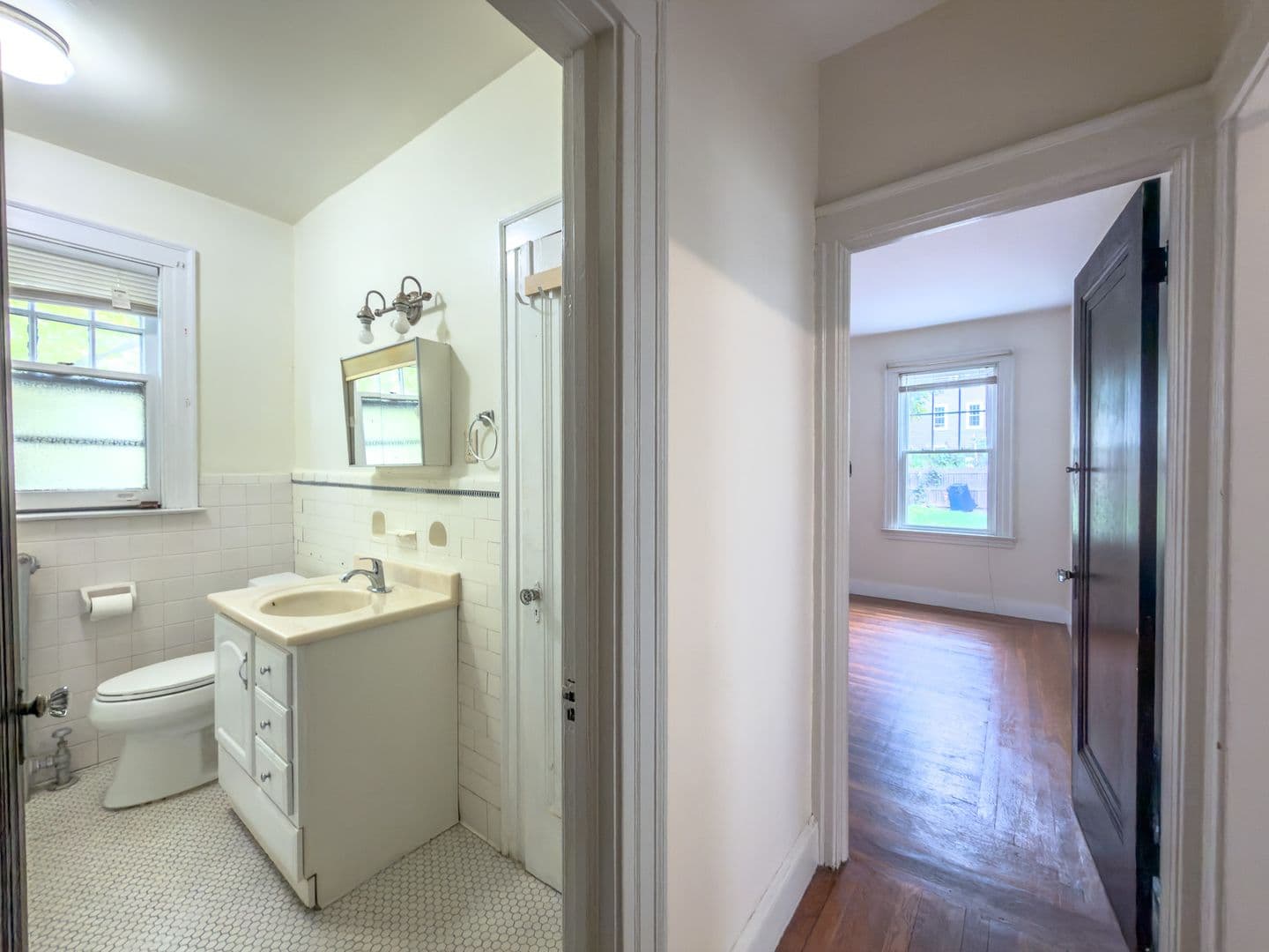 New Haven, Apartment: 27-29 Cottage Street