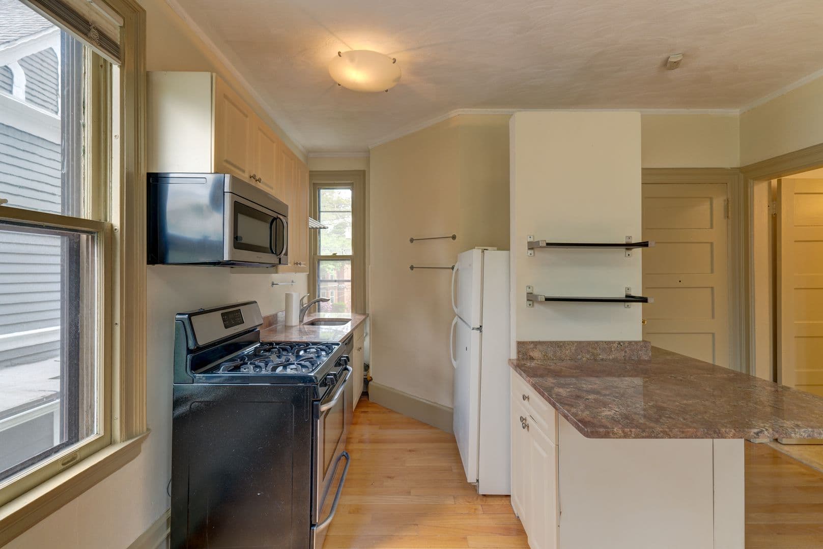 New Haven Apartment: 244 Edwards St.