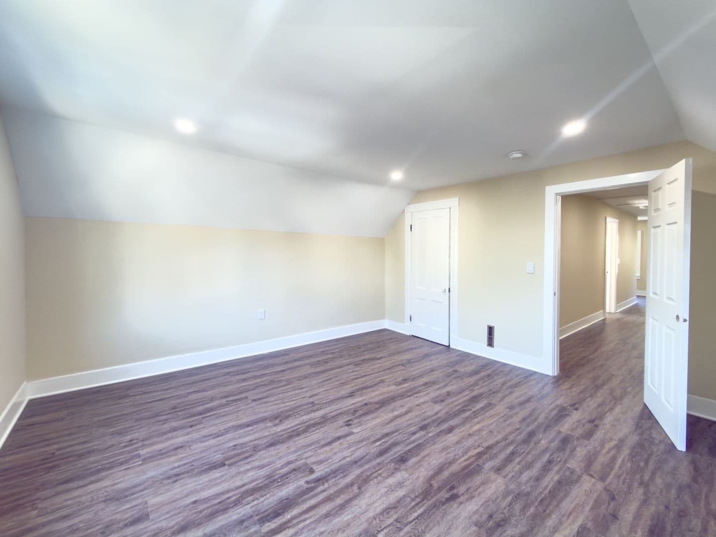 County Apartment: New Haven