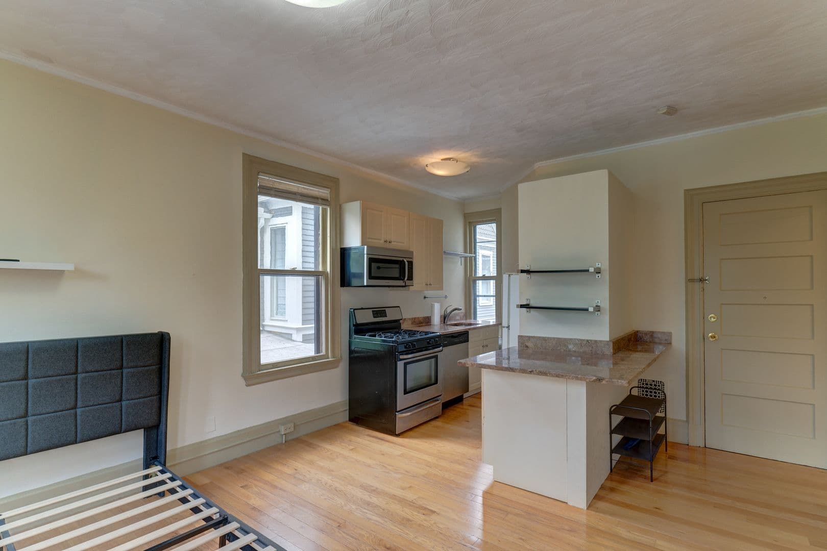 New Haven Apartment: 244 Edwards St.