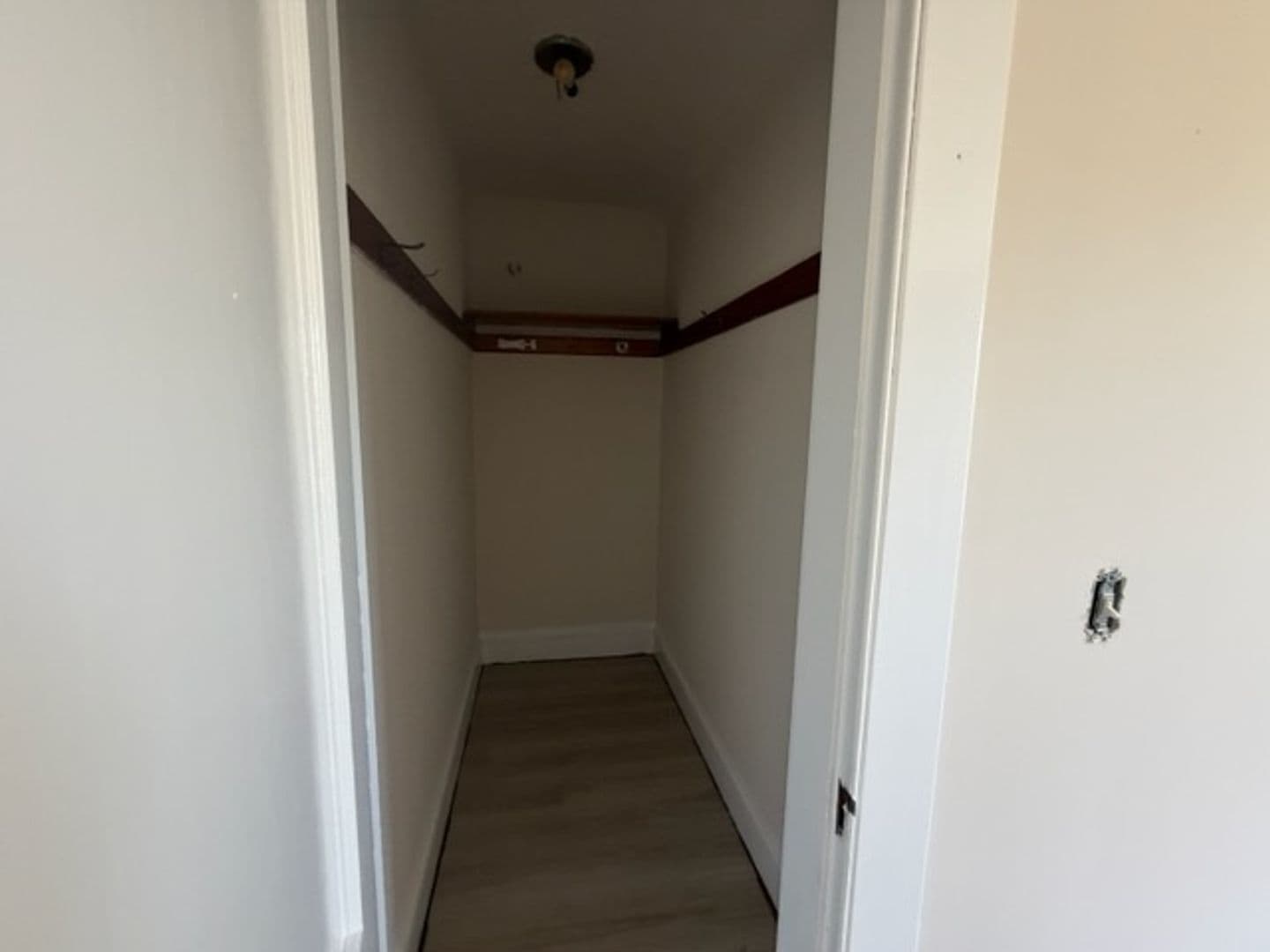 Shelton Apartment: 887 Howe Ave
