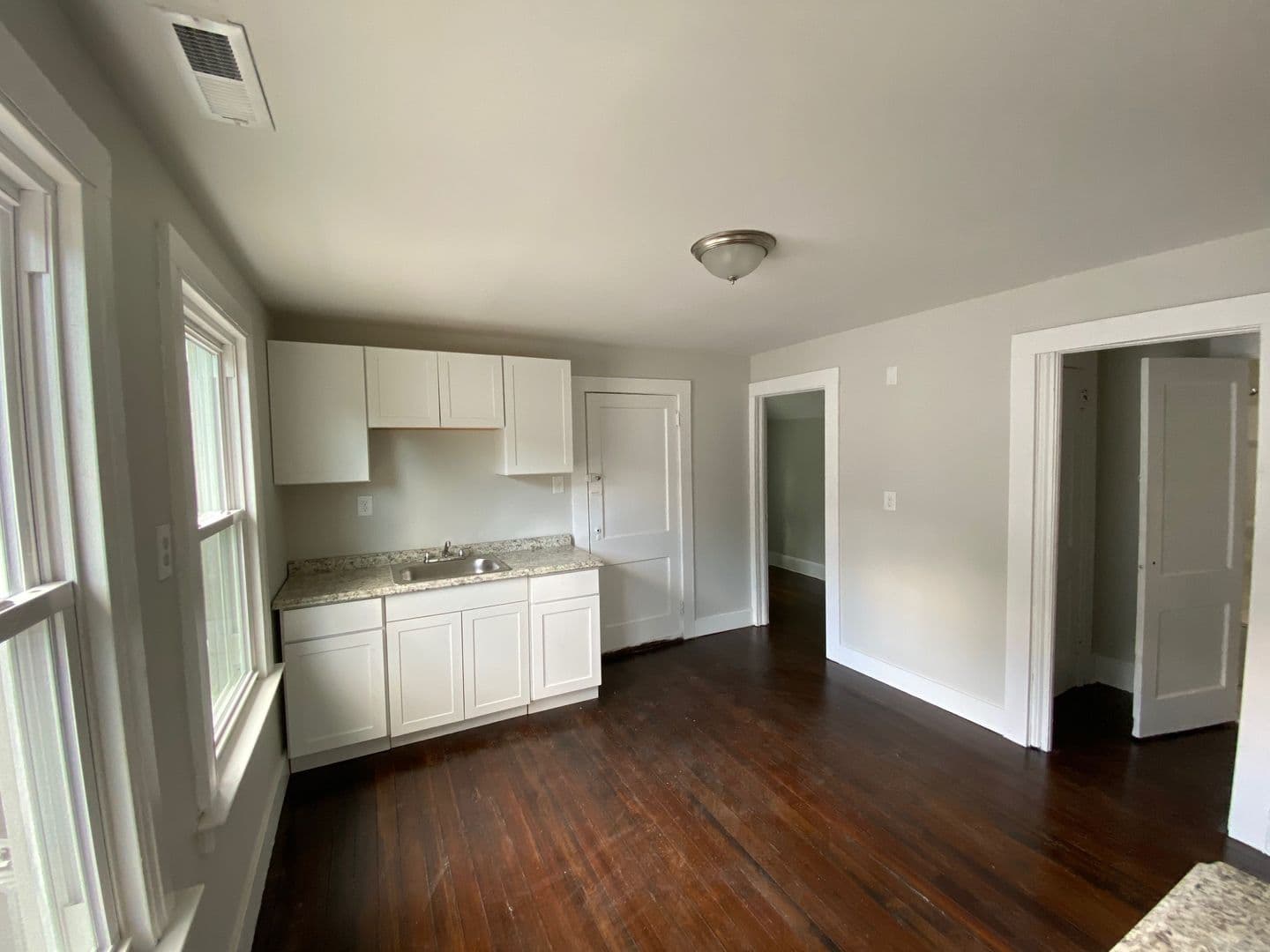County Apartment: New Haven