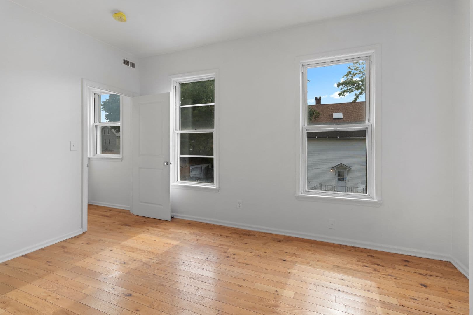 New Haven Apartment: 923 Elm St