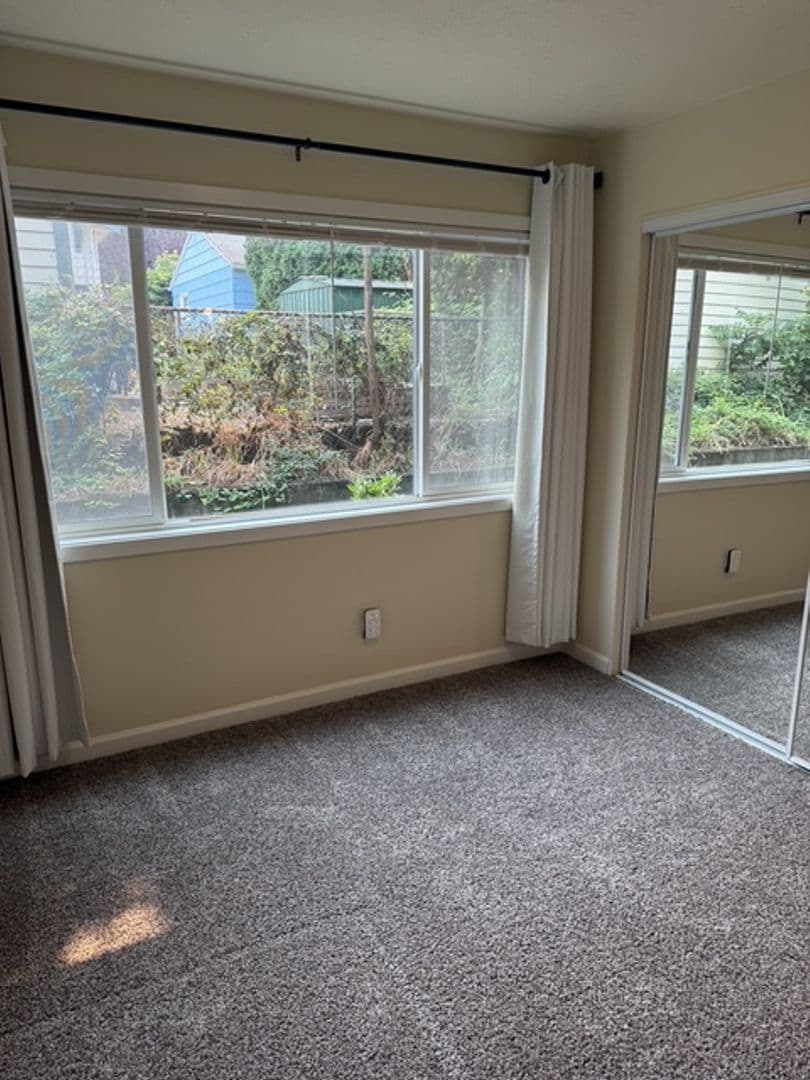 Portland Apartment: 5010 SE 41st Ave