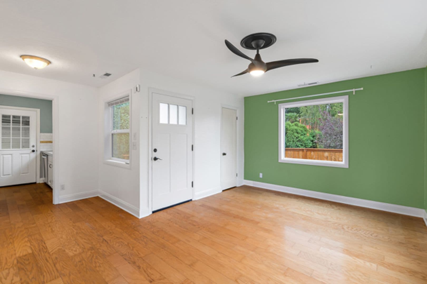 Portland House: 9525 N Hodge Ave