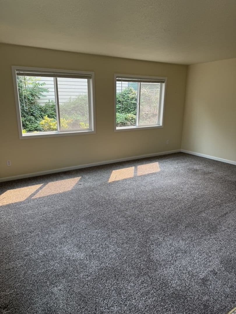 Portland Apartment: 5010 SE 41st Ave
