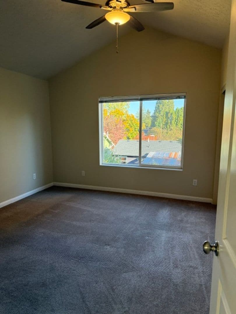 Portland House: 6941 N Smith St