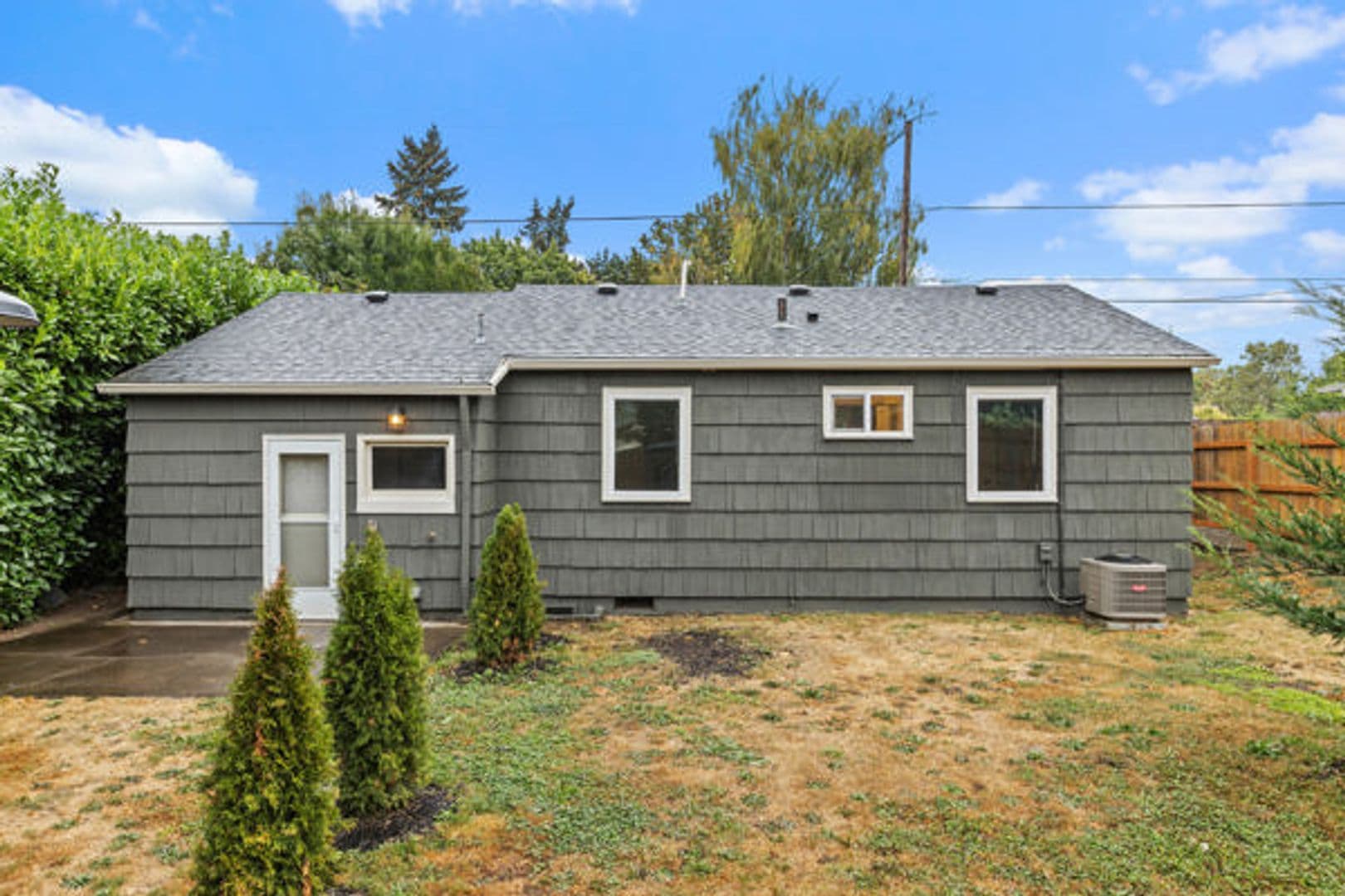Portland House: 9525 N Hodge Ave